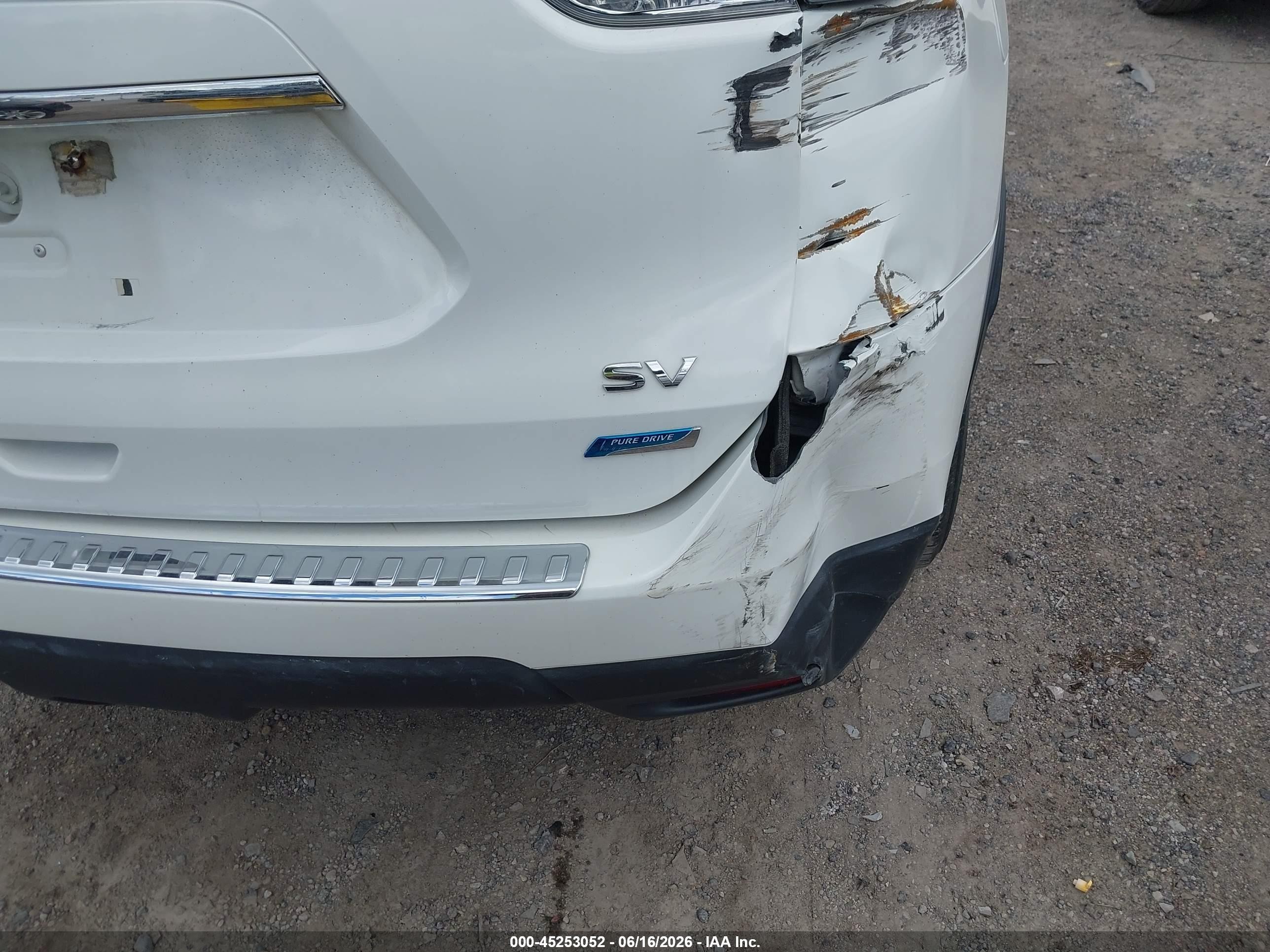 2014 Nissan Rogue Sv White vin: 5N1AT2MT6EC868663