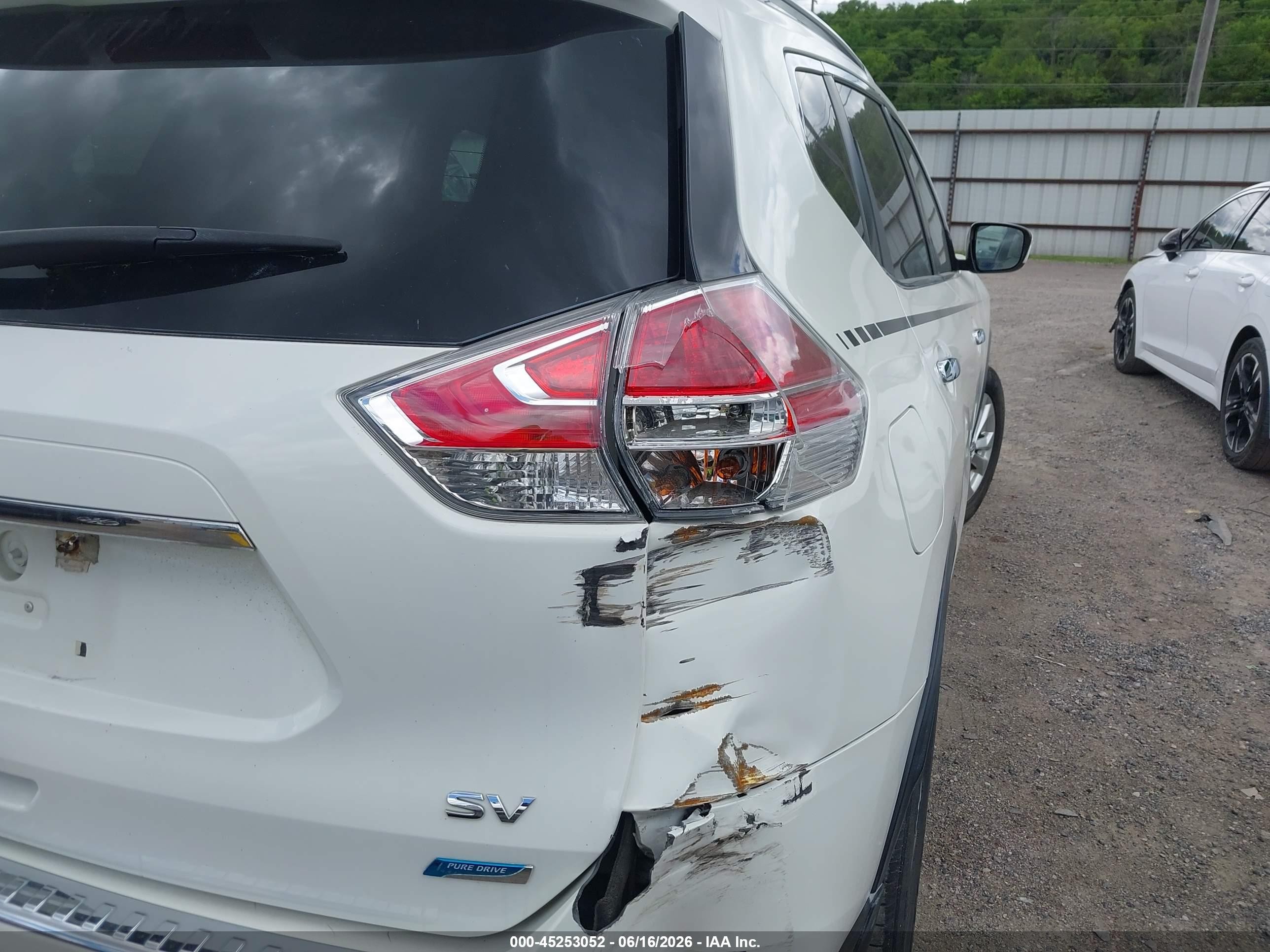 2014 Nissan Rogue Sv White vin: 5N1AT2MT6EC868663