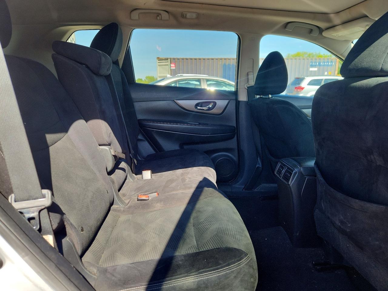 2015 Nissan Rogue Sv Silver vin: 5N1AT2MT6FC832389
