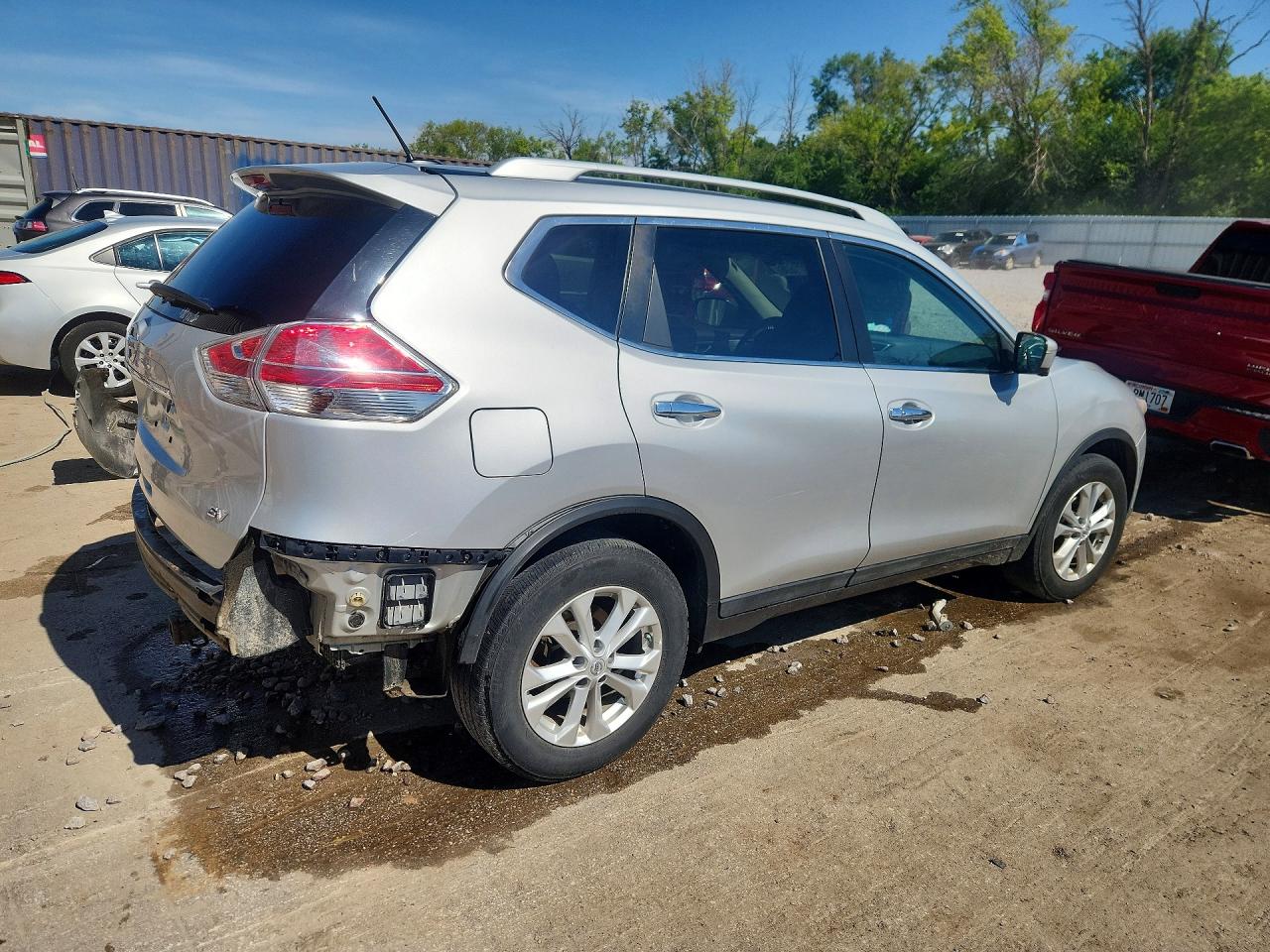 2015 Nissan Rogue Sv Silver vin: 5N1AT2MT6FC832389