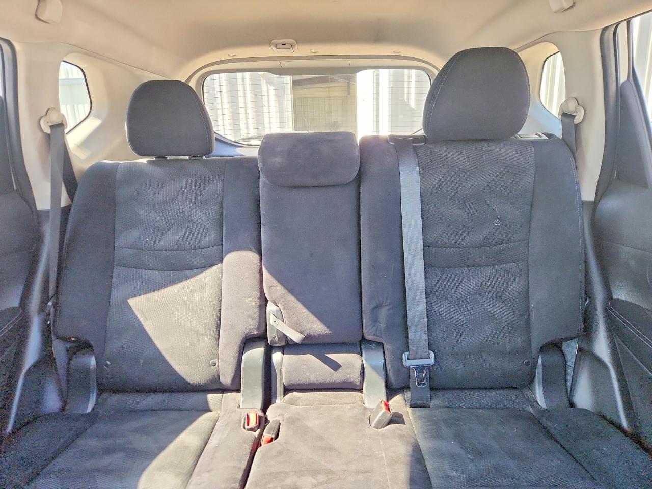 2015 Nissan Rogue Sv Silver vin: 5N1AT2MT6FC832389
