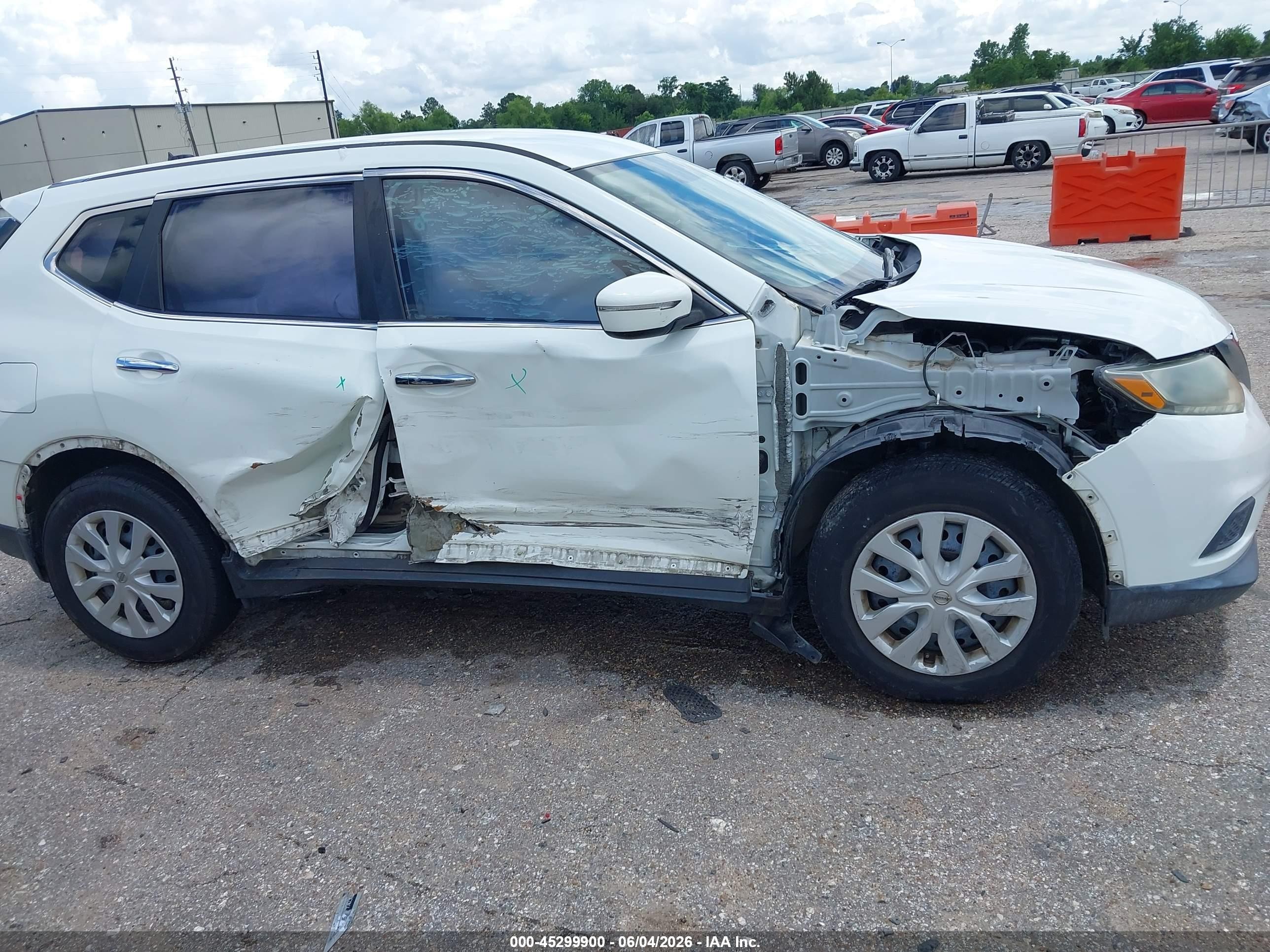 2015 Nissan Rogue S White vin: 5N1AT2MT6FC855896