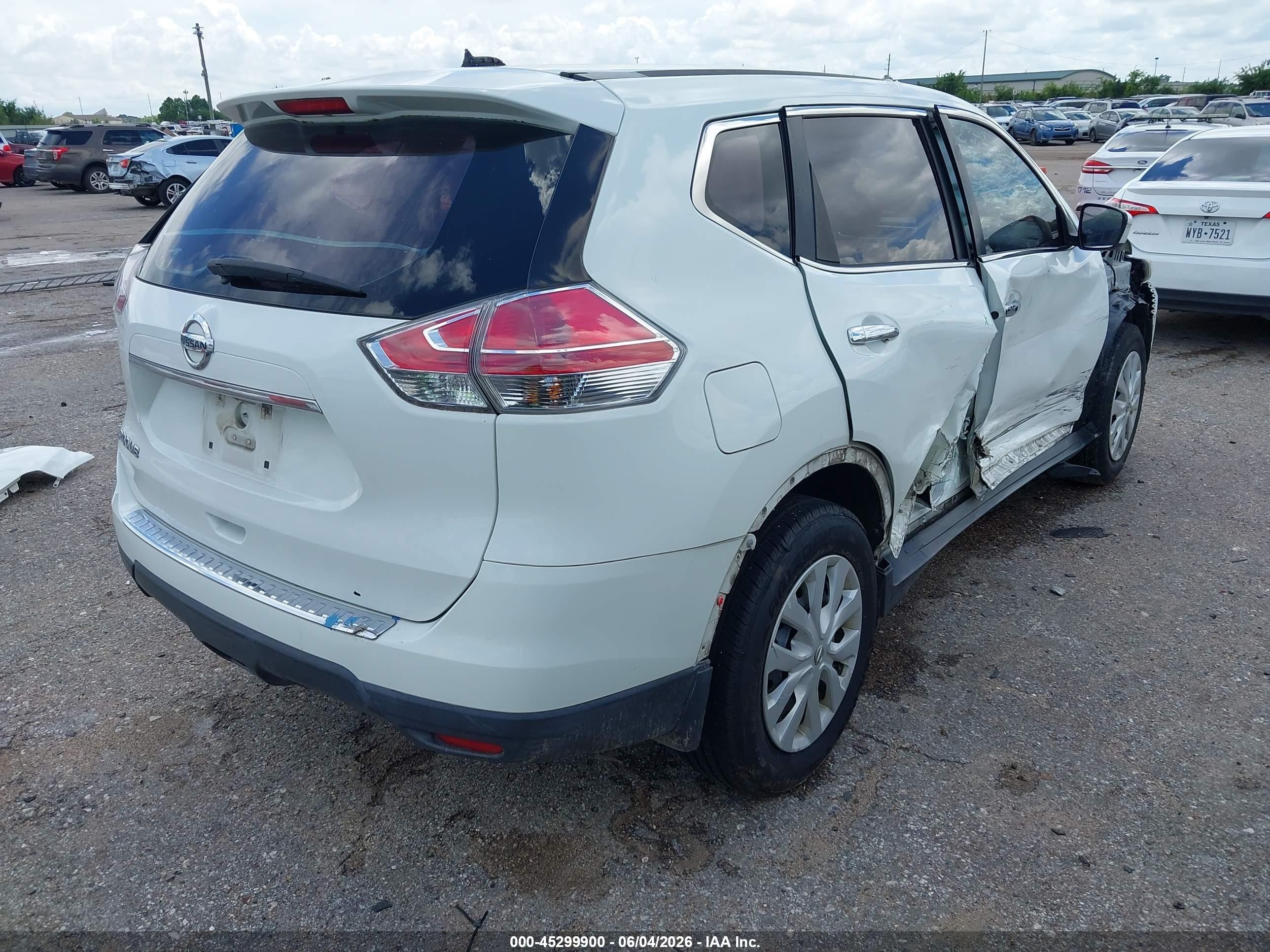 2015 Nissan Rogue S White vin: 5N1AT2MT6FC855896