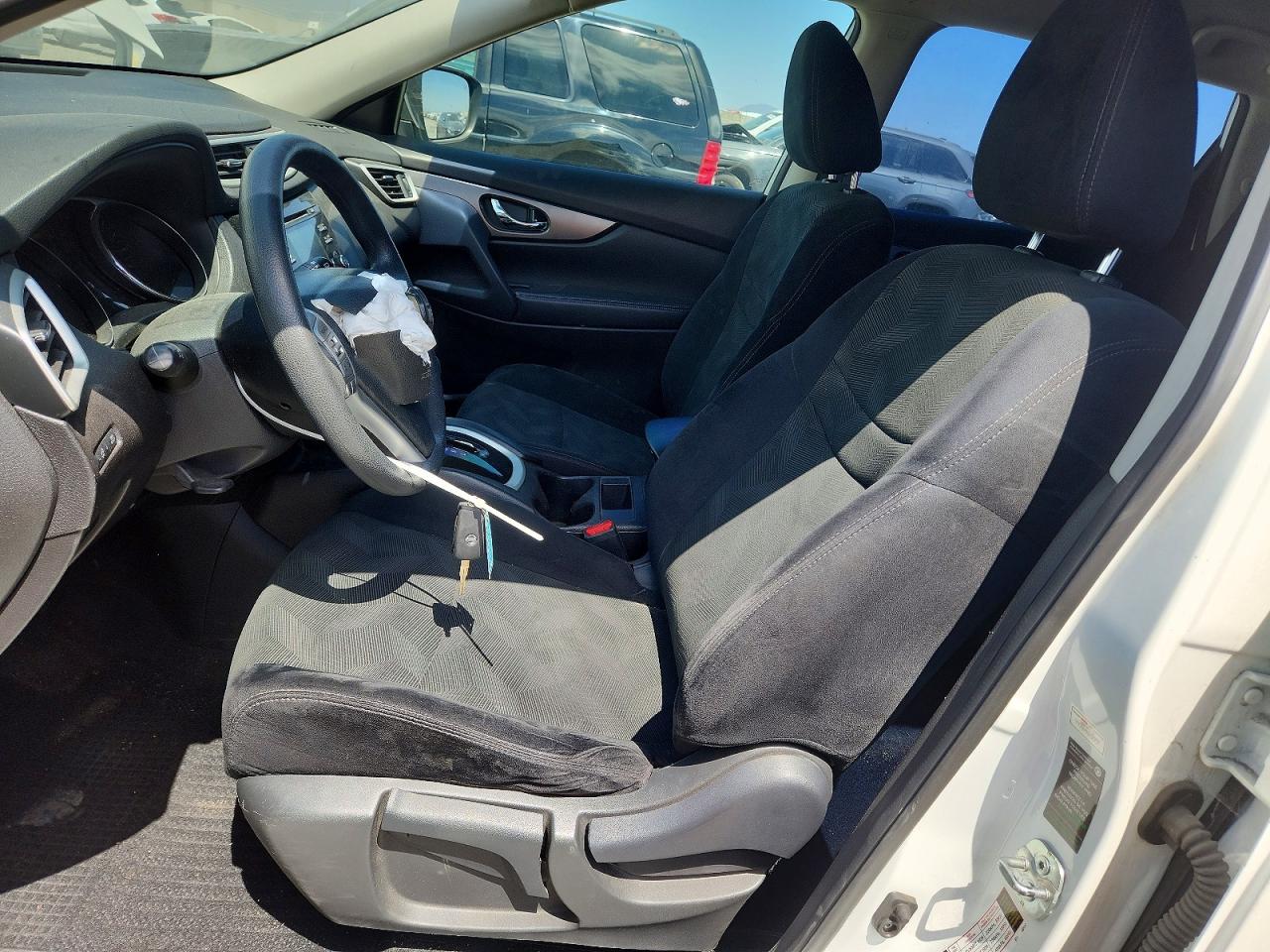 2015 Nissan Rogue S Белый vin: 5N1AT2MT6FC888607