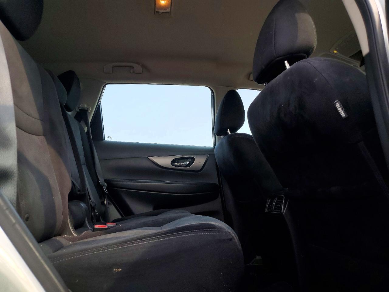 2014 Nissan Rogue S Silver vin: 5N1AT2MT7EC863925
