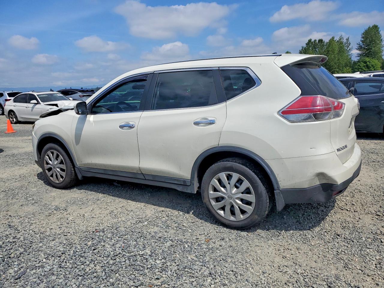 2015 Nissan Rogue S White vin: 5N1AT2MT7FC769996