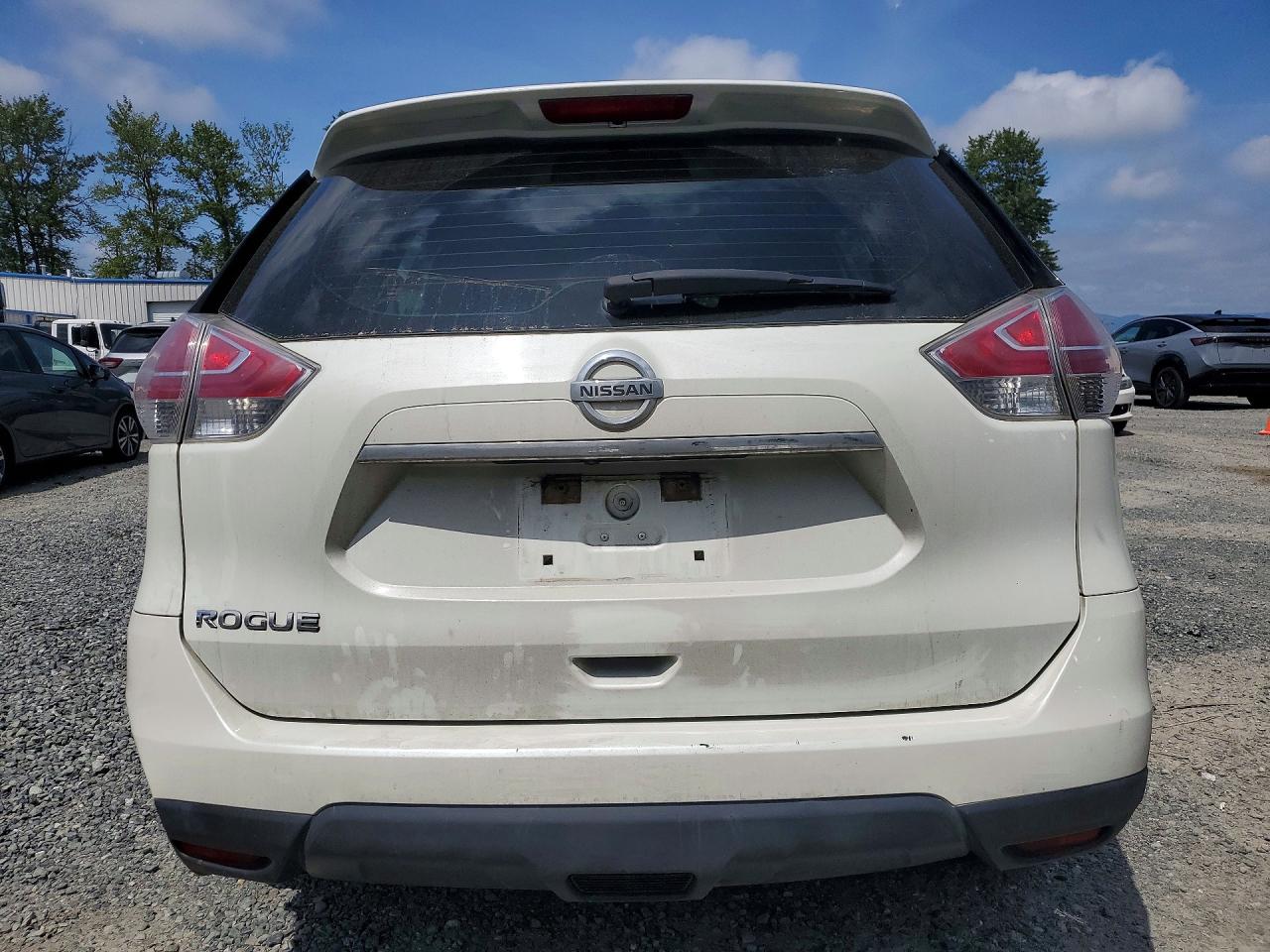 2015 Nissan Rogue S White vin: 5N1AT2MT7FC769996