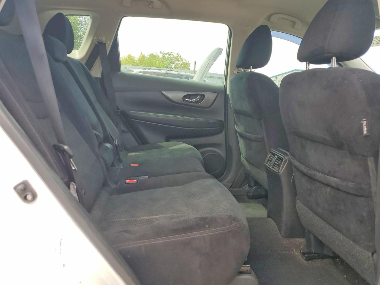 2015 Nissan Rogue S White vin: 5N1AT2MT7FC769996