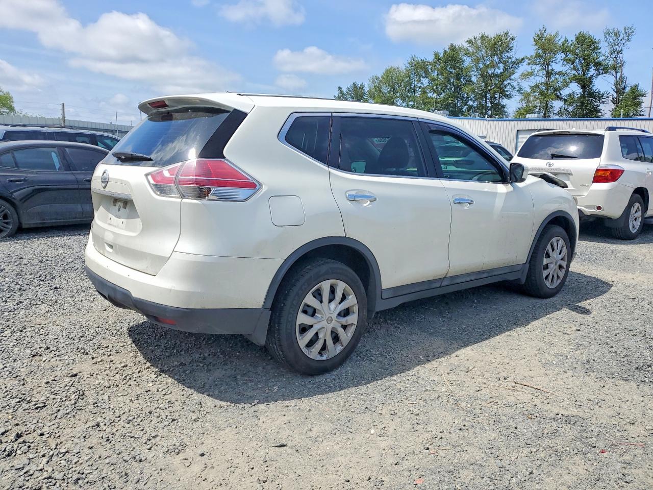 2015 Nissan Rogue S White vin: 5N1AT2MT7FC769996