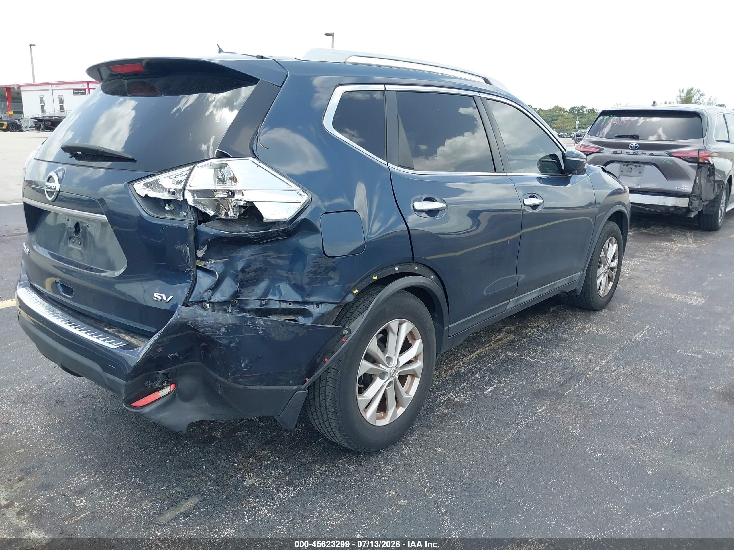 2015 Nissan Rogue Sv Blue vin: 5N1AT2MT7FC783915