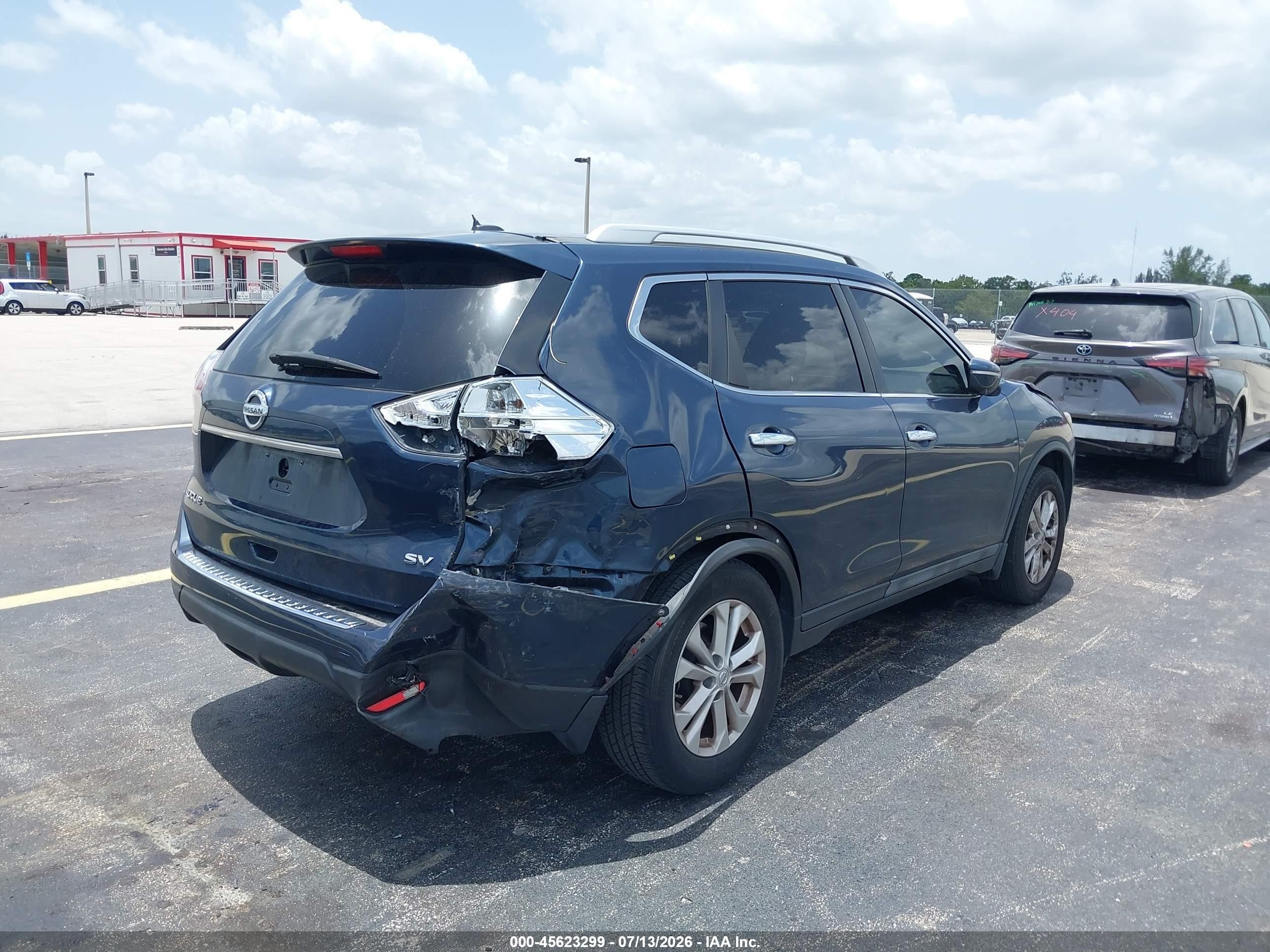 2015 Nissan Rogue Sv Blue vin: 5N1AT2MT7FC783915