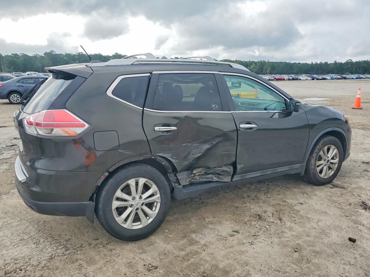 2015 Nissan Rogue S Green vin: 5N1AT2MT7FC900750