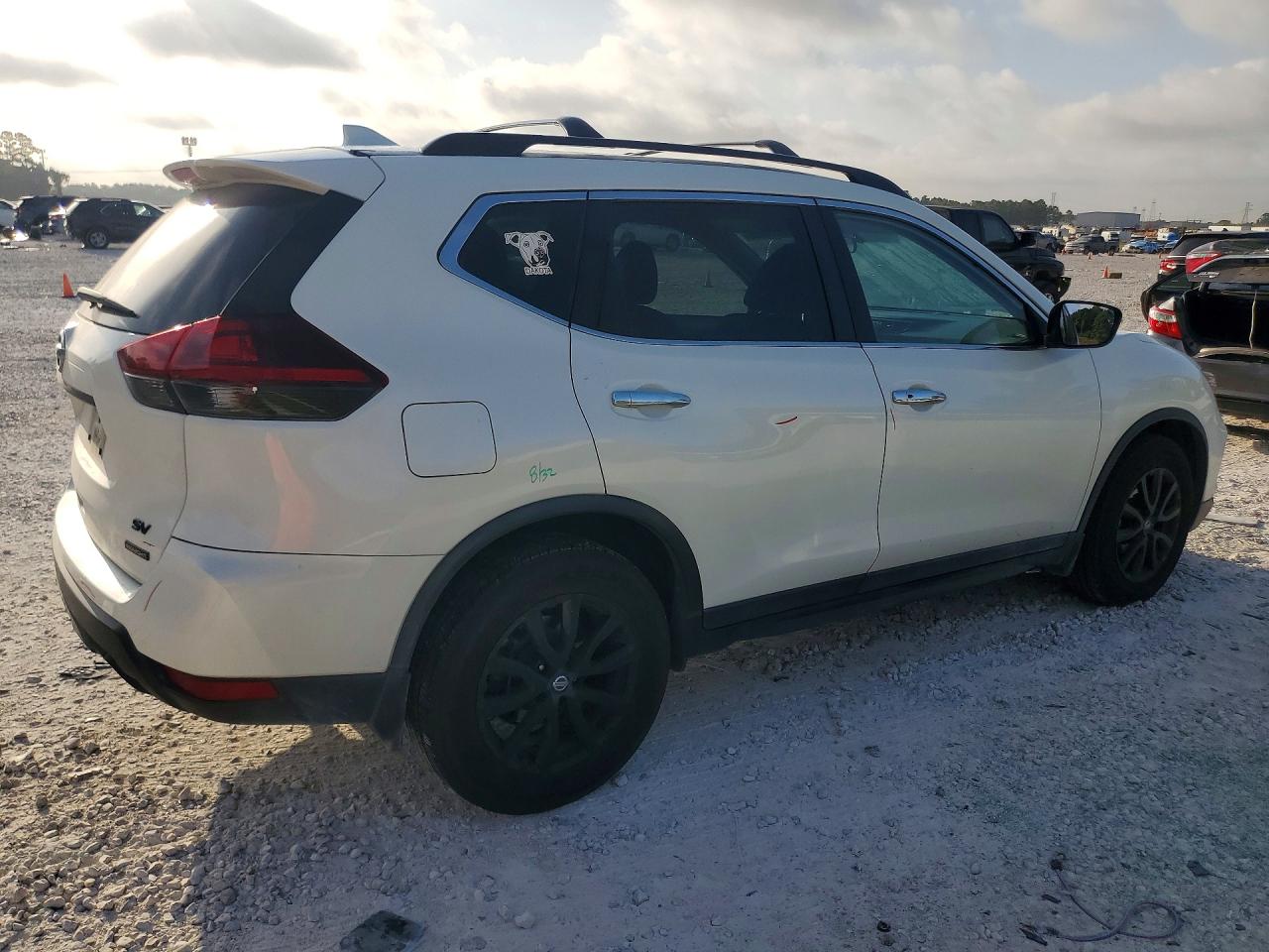 2018 Nissan Rogue Sv White vin: 5N1AT2MT7JC797953