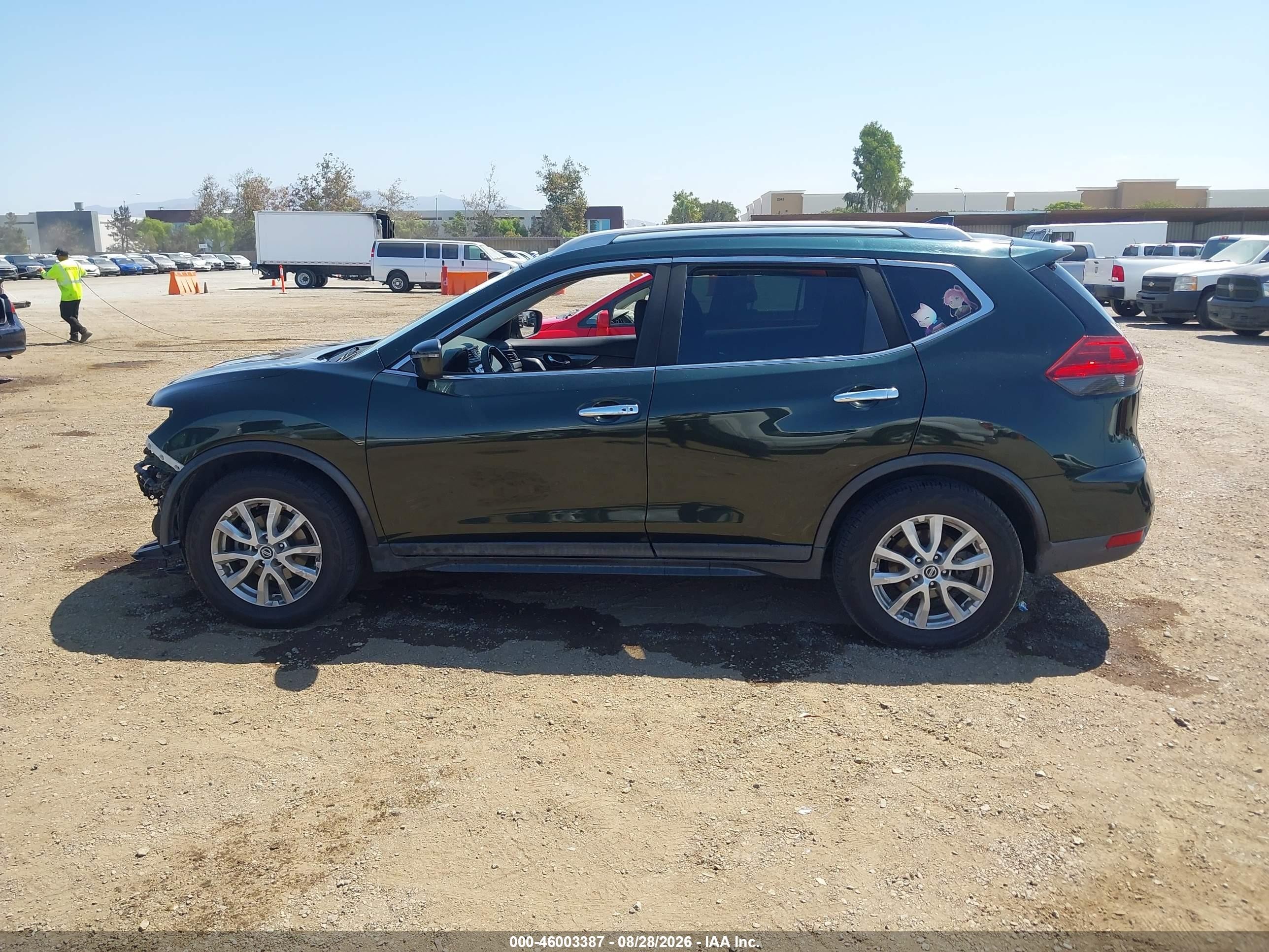 2019 Nissan Rogue Sv Green vin: 5N1AT2MT7KC746714