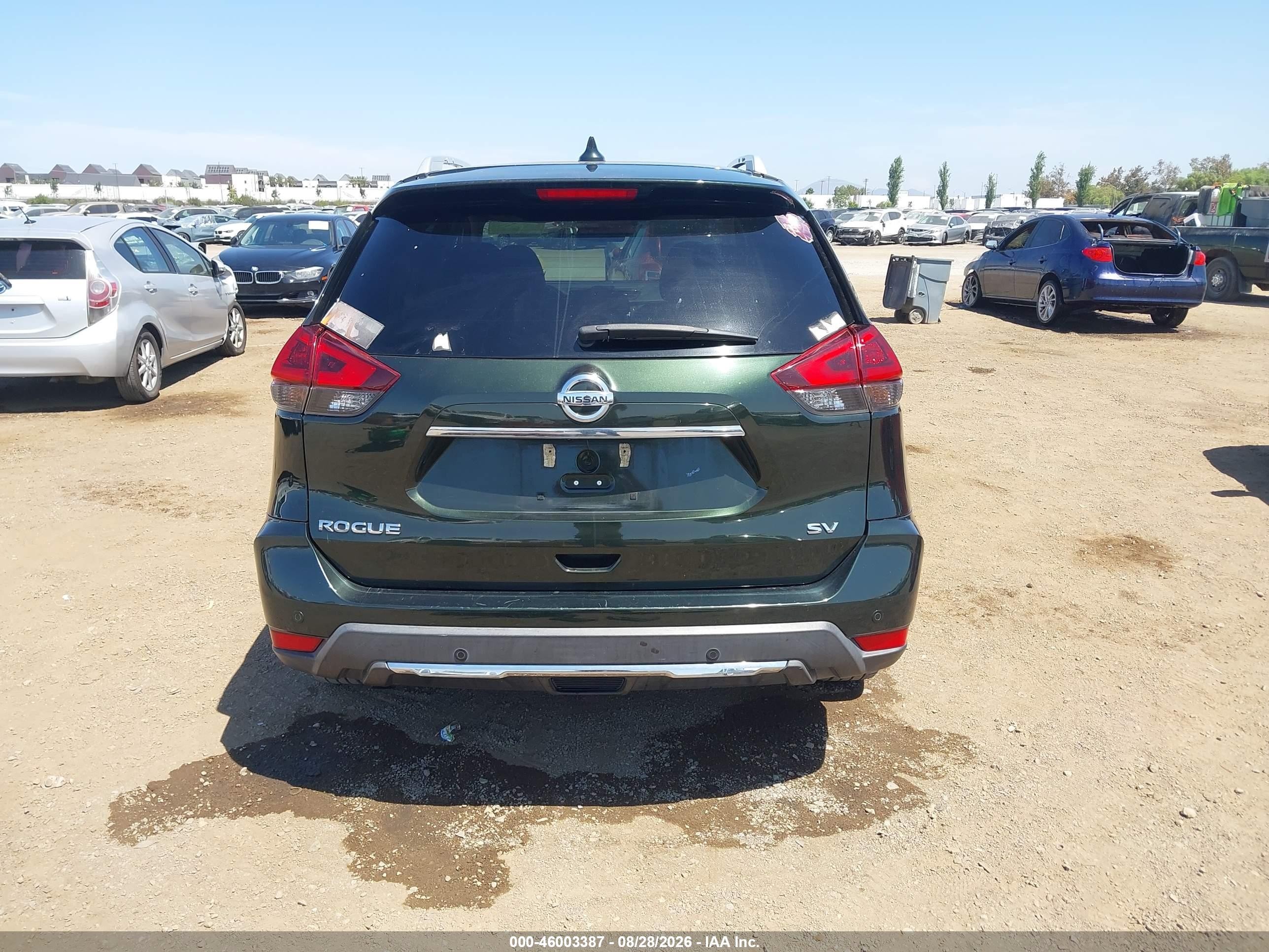 2019 Nissan Rogue Sv Green vin: 5N1AT2MT7KC746714
