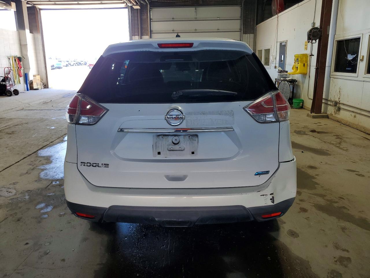 2014 Nissan Rogue S White vin: 5N1AT2MT8EC751750