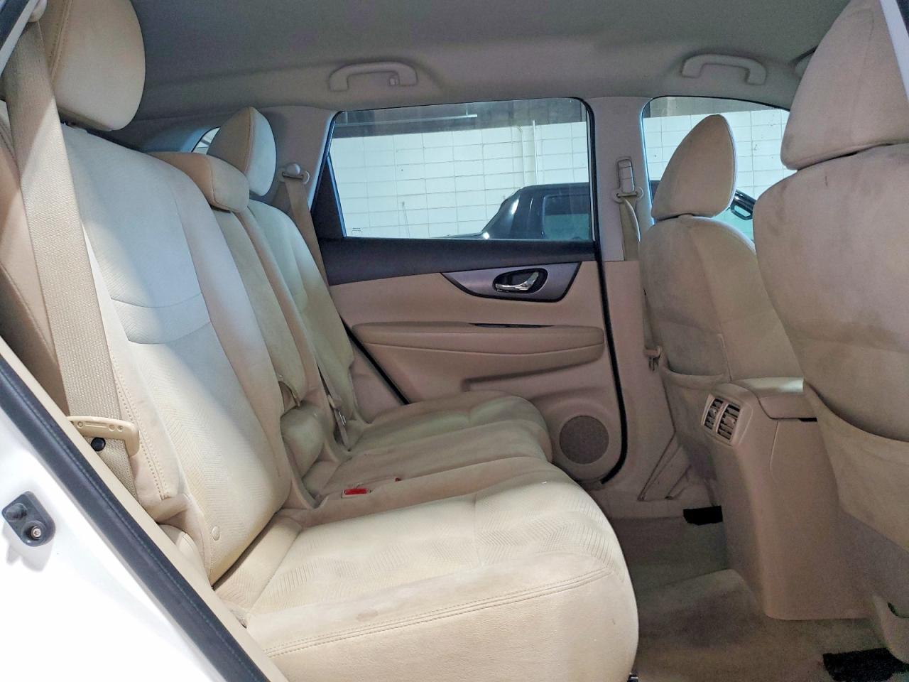 2014 Nissan Rogue S White vin: 5N1AT2MT8EC751750