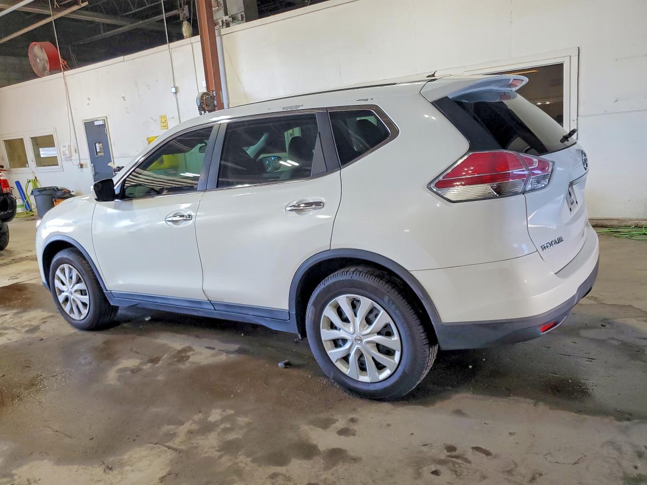 2014 Nissan Rogue S White vin: 5N1AT2MT8EC751750