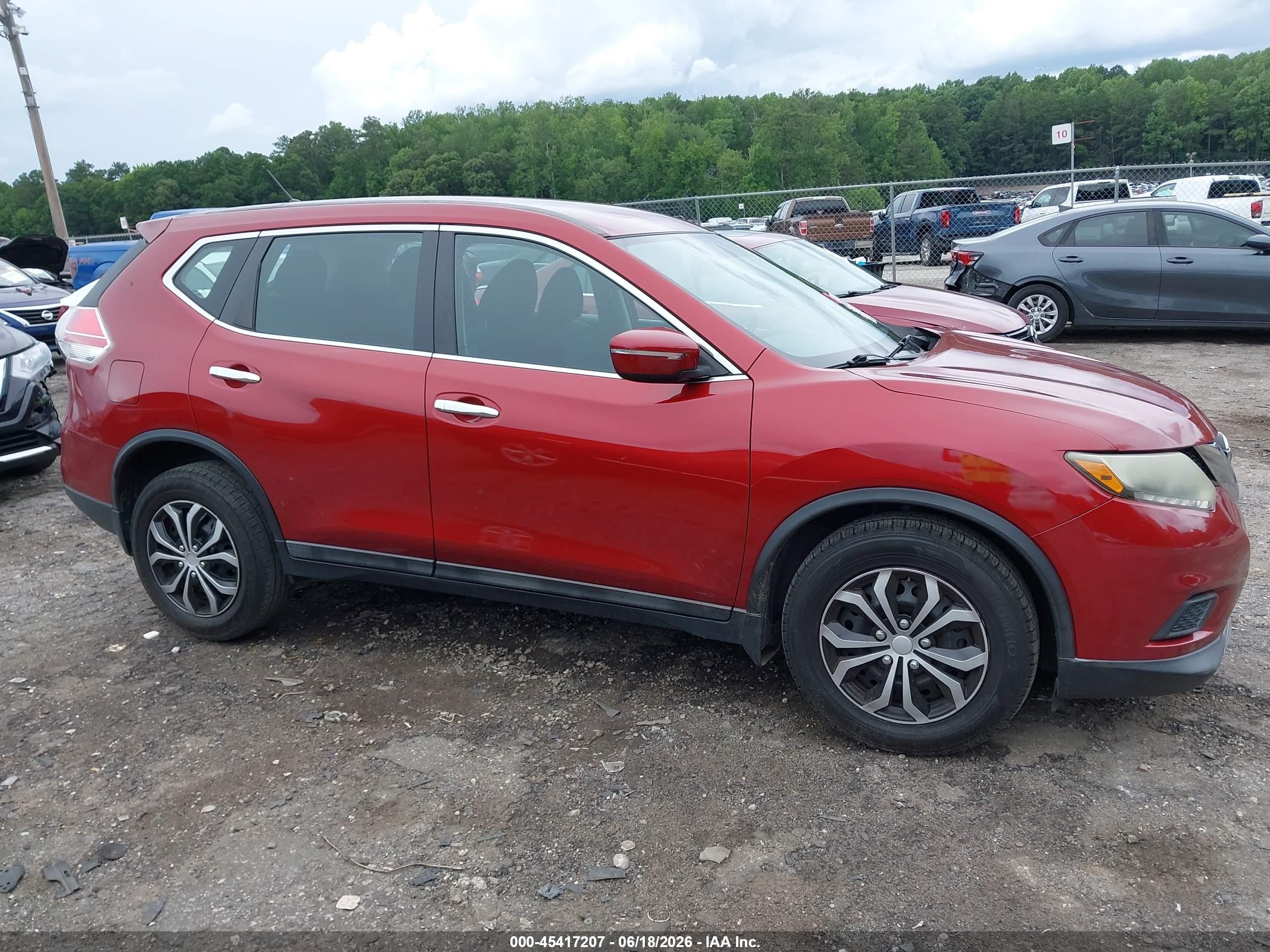 2014 Nissan Rogue S Red vin: 5N1AT2MT8EC862072