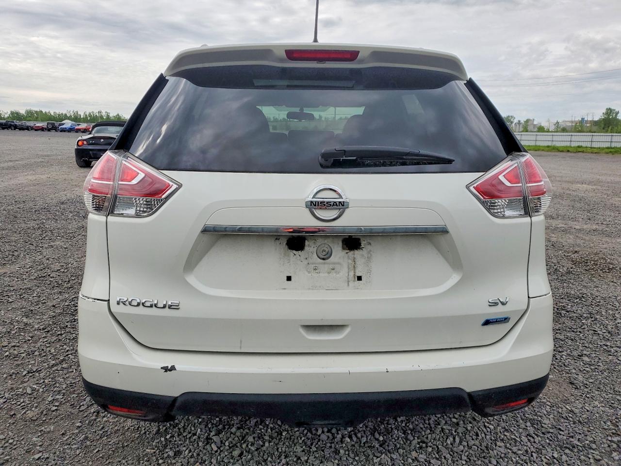 2015 Nissan Rogue S Белый vin: 5N1AT2MT8FC754486