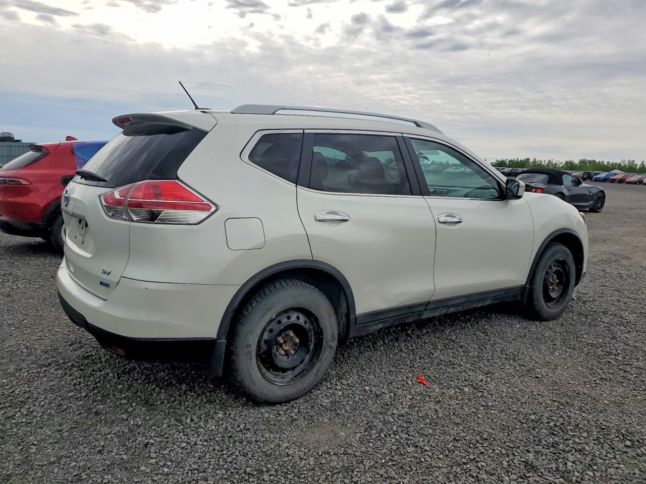 2015 Nissan Rogue S Белый vin: 5N1AT2MT8FC754486