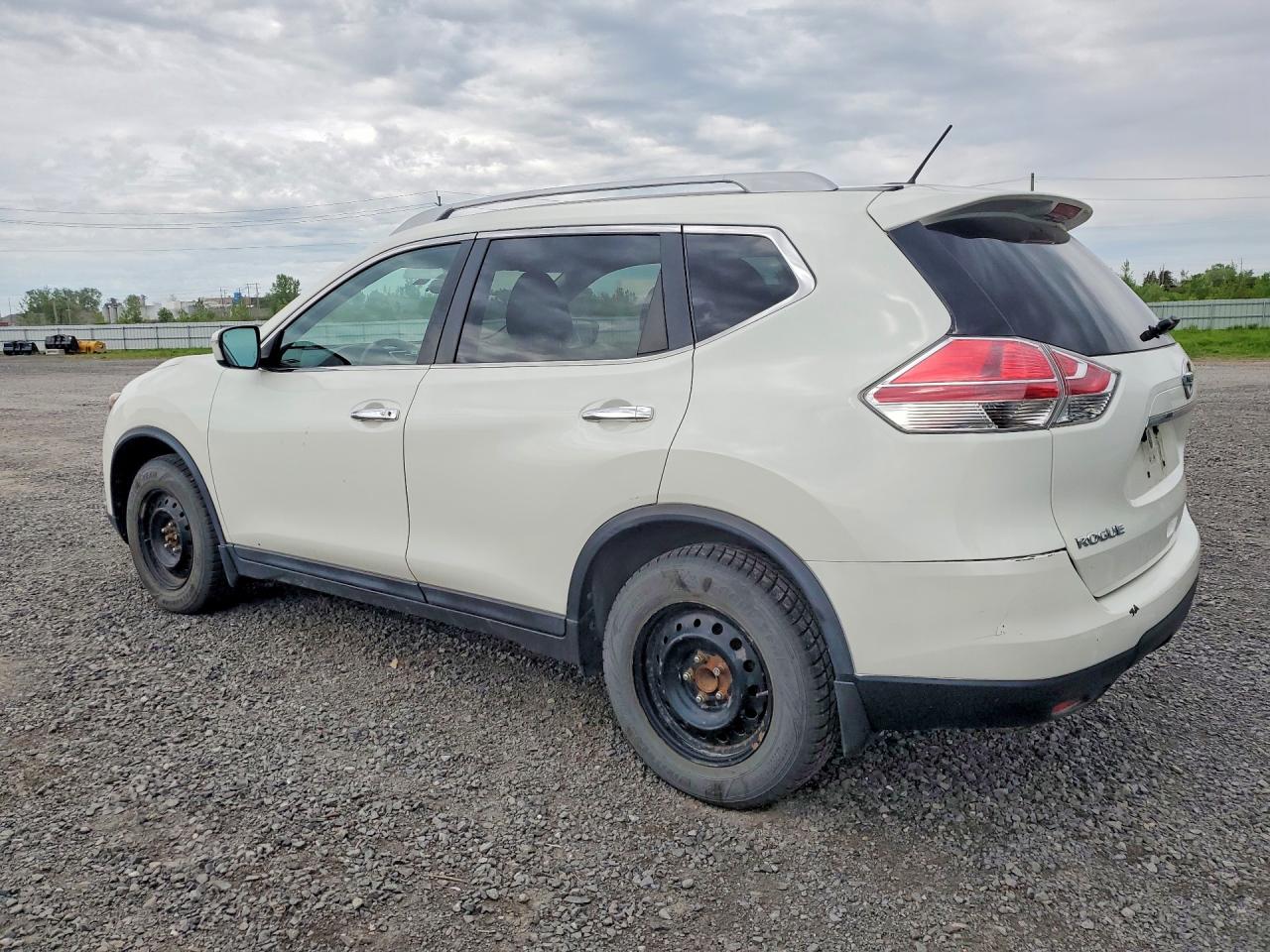 2015 Nissan Rogue S Белый vin: 5N1AT2MT8FC754486