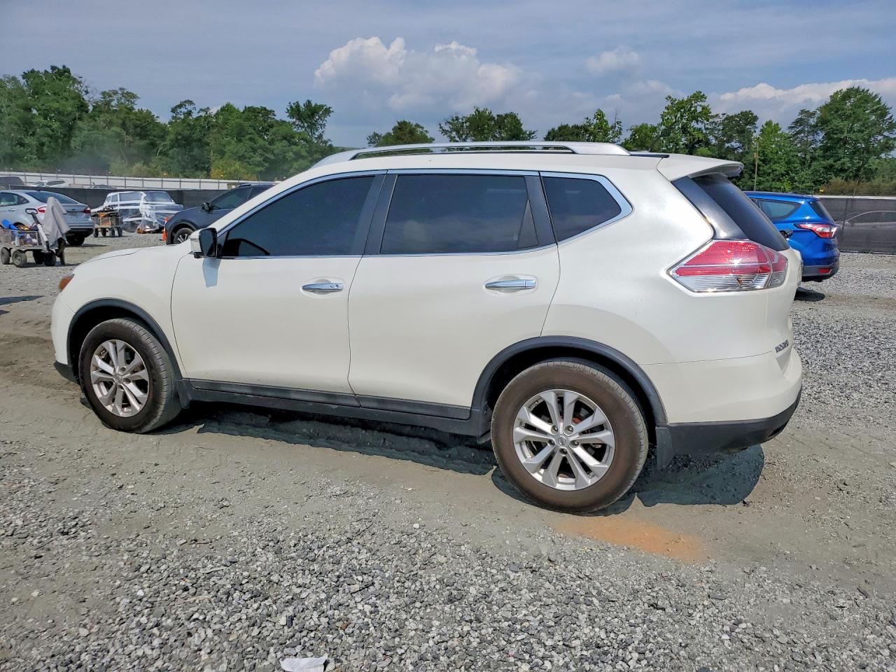 2015 Nissan Rogue S Белый vin: 5N1AT2MT8FC821054