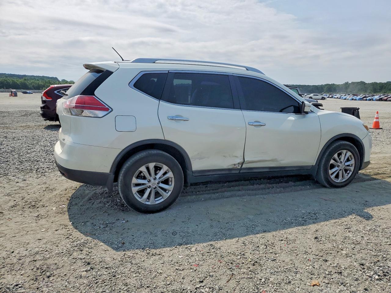 2015 Nissan Rogue S Белый vin: 5N1AT2MT8FC821054