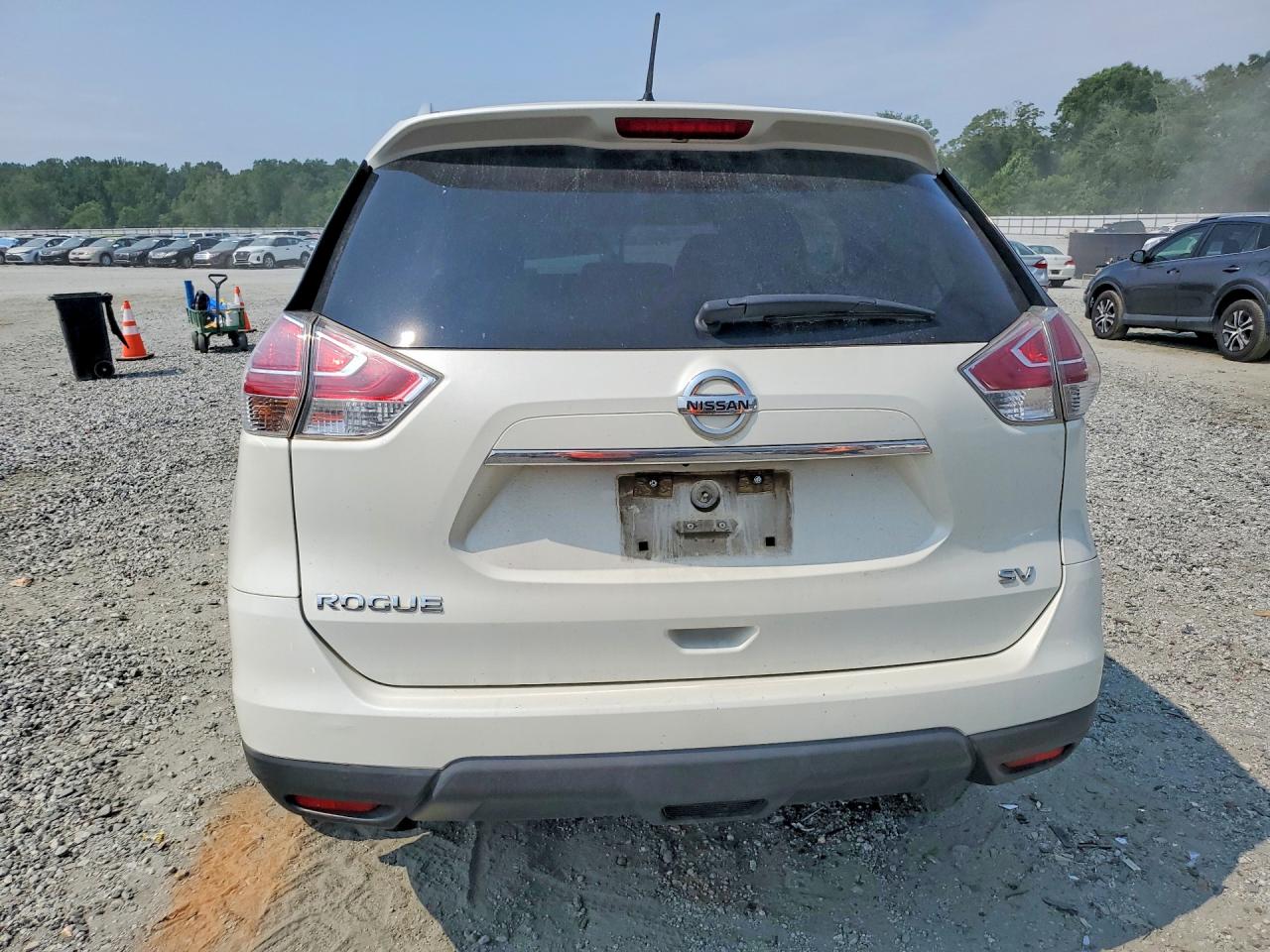 2015 Nissan Rogue S Белый vin: 5N1AT2MT8FC821054