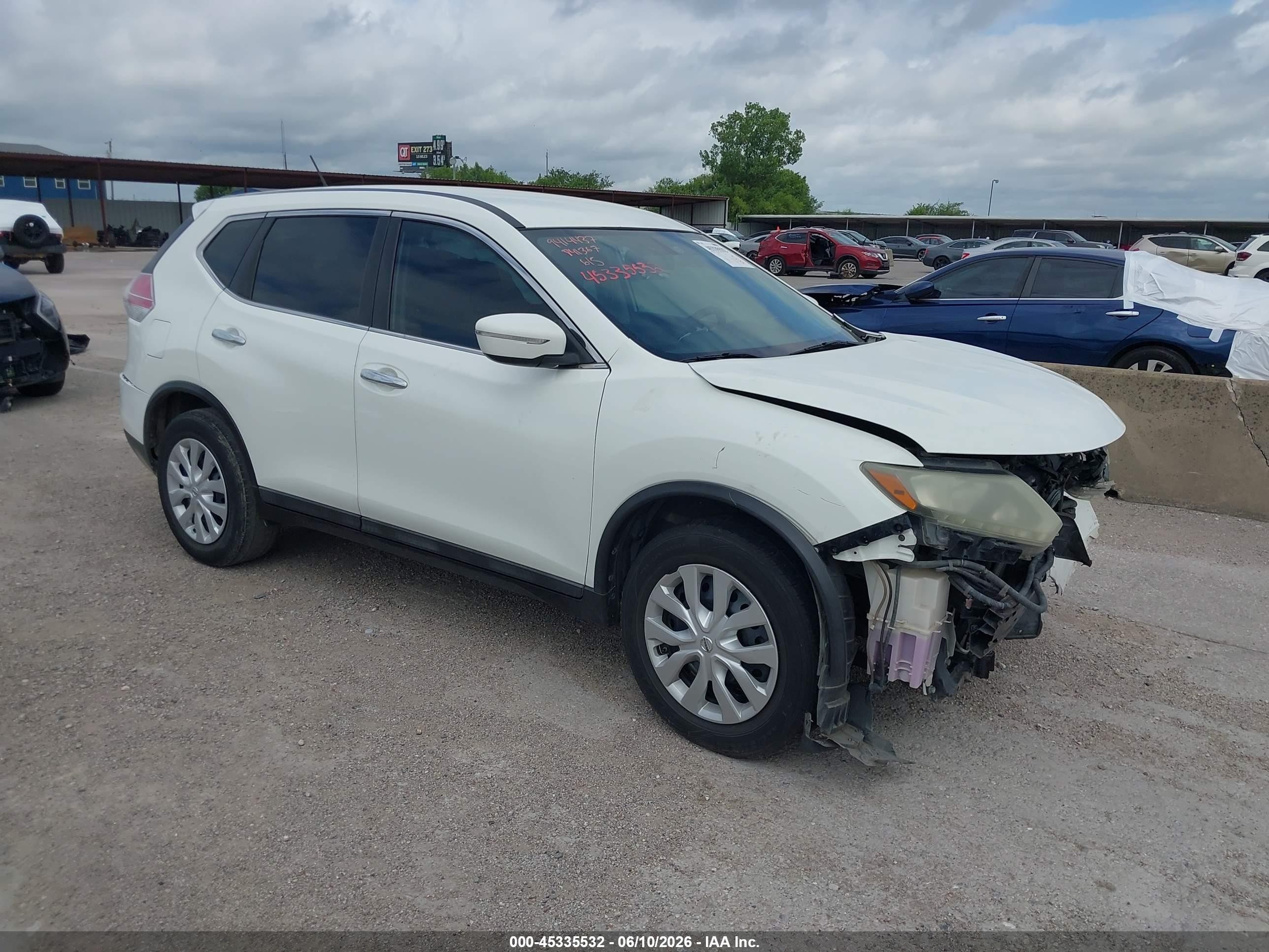 2015 Nissan Rogue S White vin: 5N1AT2MT8FC841367