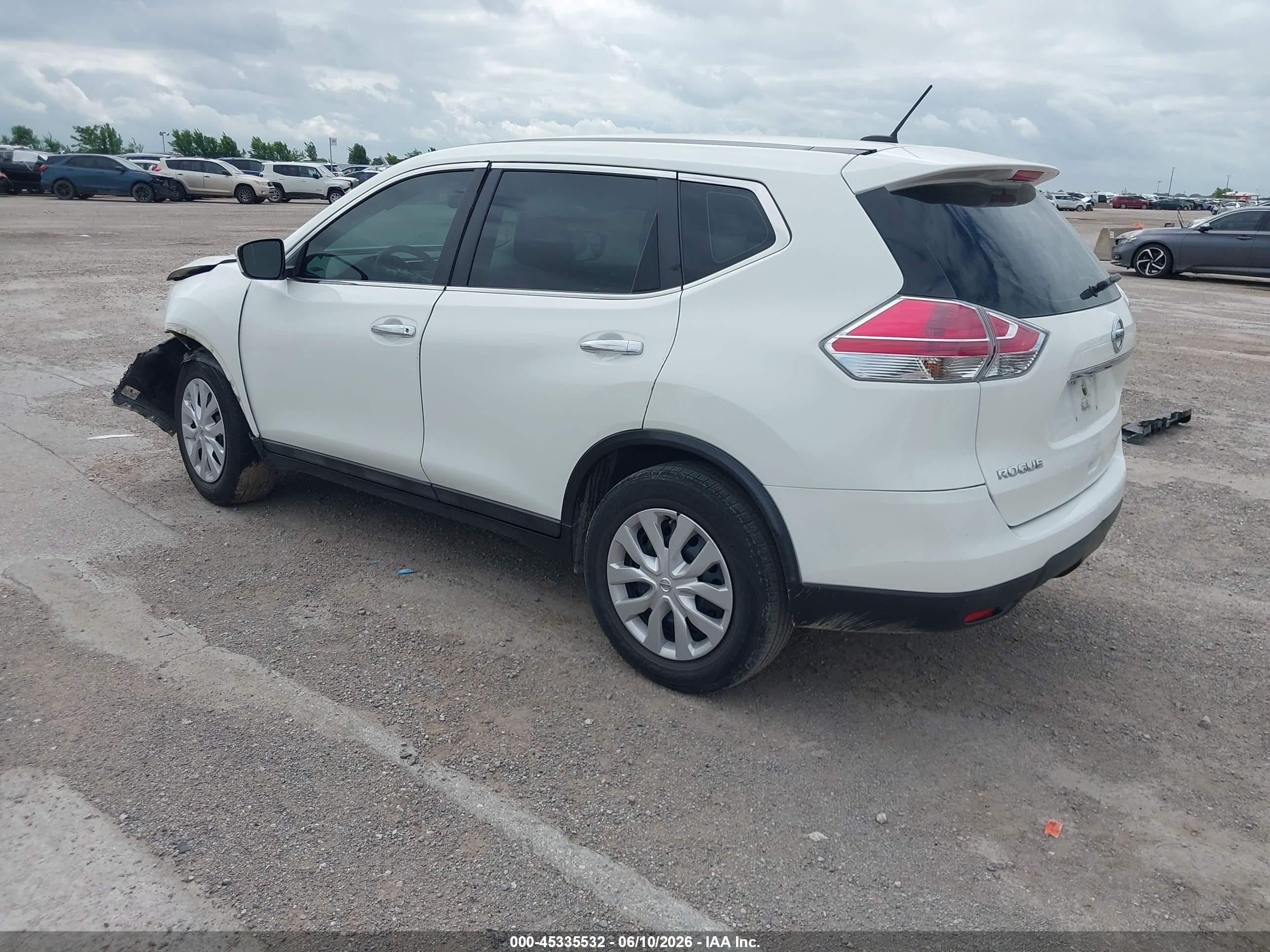 2015 Nissan Rogue S Белый vin: 5N1AT2MT8FC841367