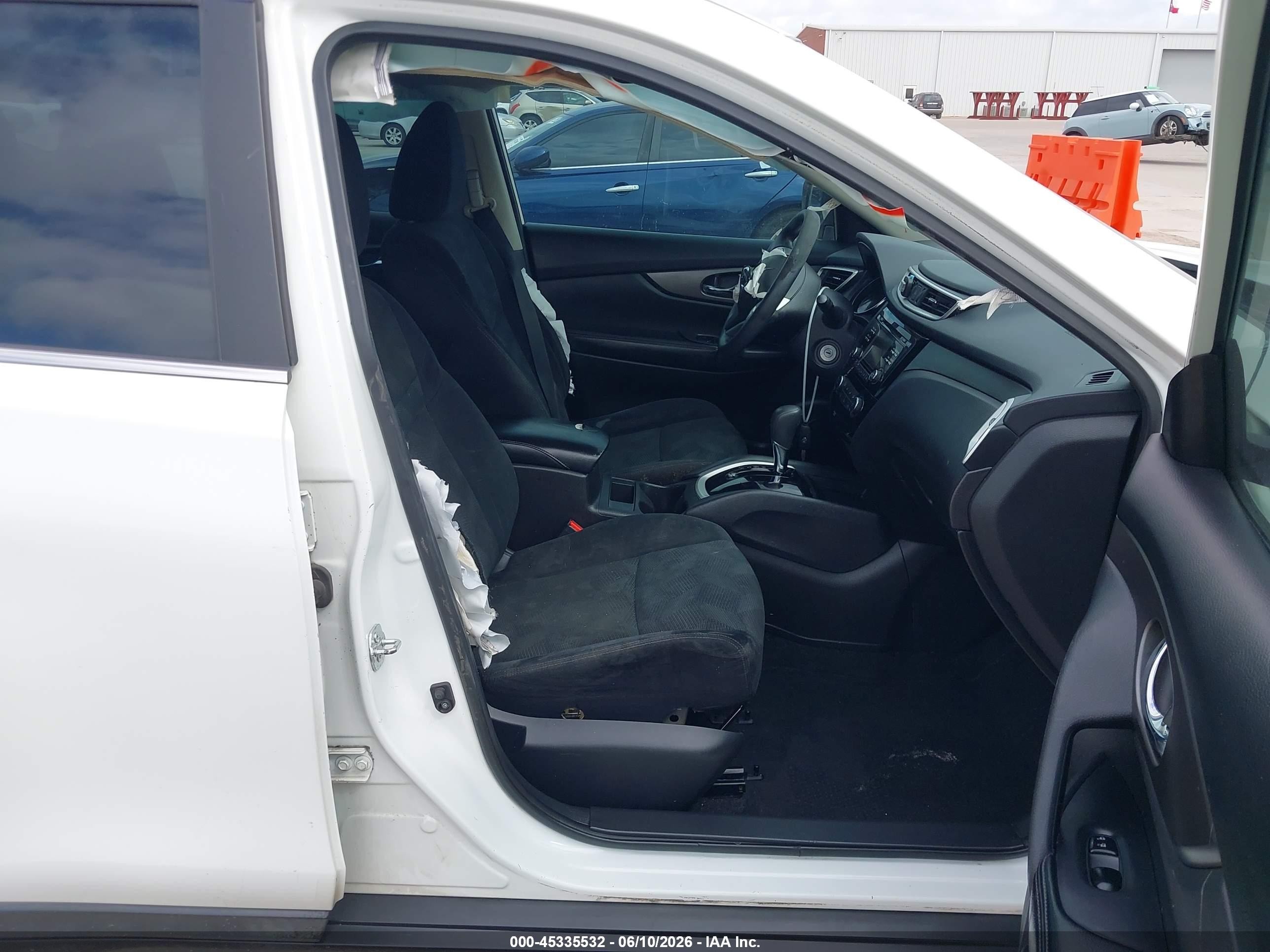 2015 Nissan Rogue S Белый vin: 5N1AT2MT8FC841367
