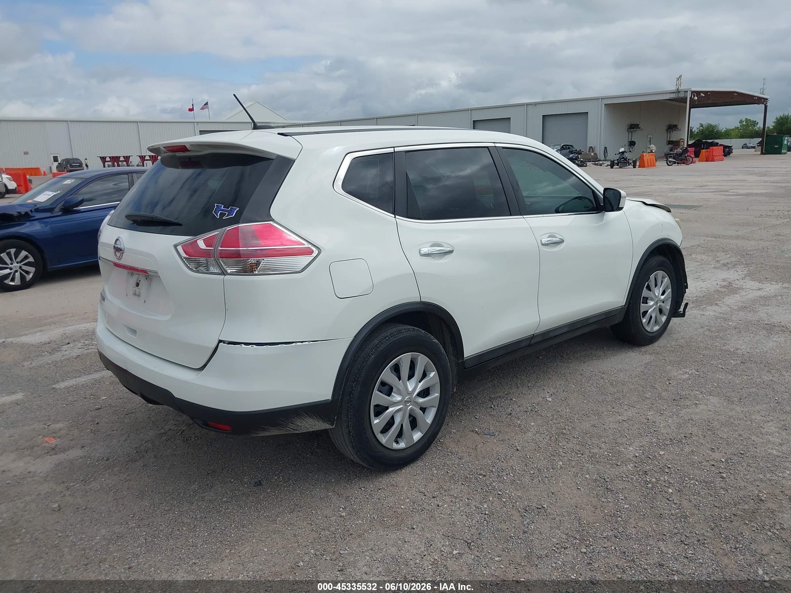 2015 Nissan Rogue S Белый vin: 5N1AT2MT8FC841367
