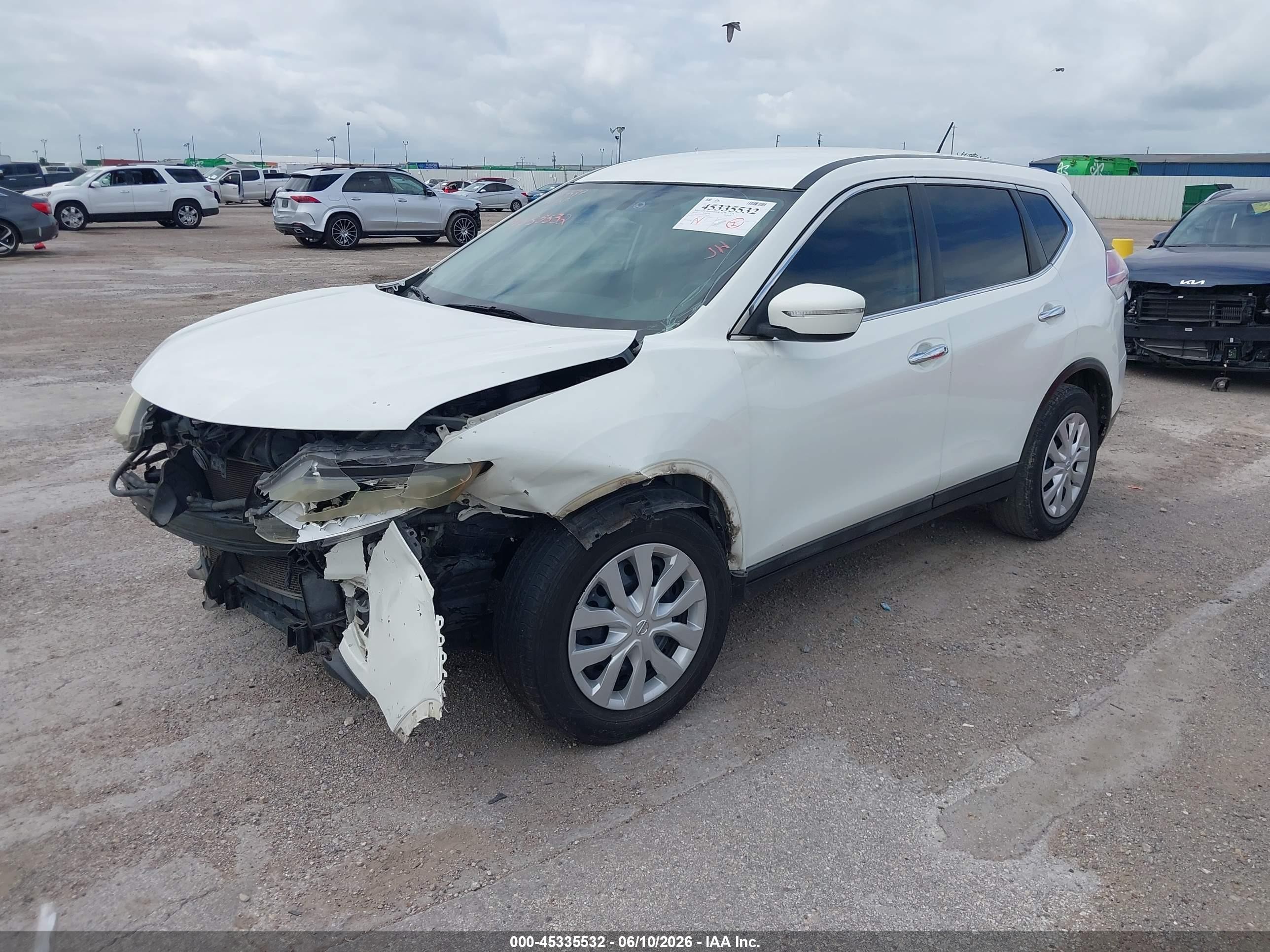 2015 Nissan Rogue S Белый vin: 5N1AT2MT8FC841367