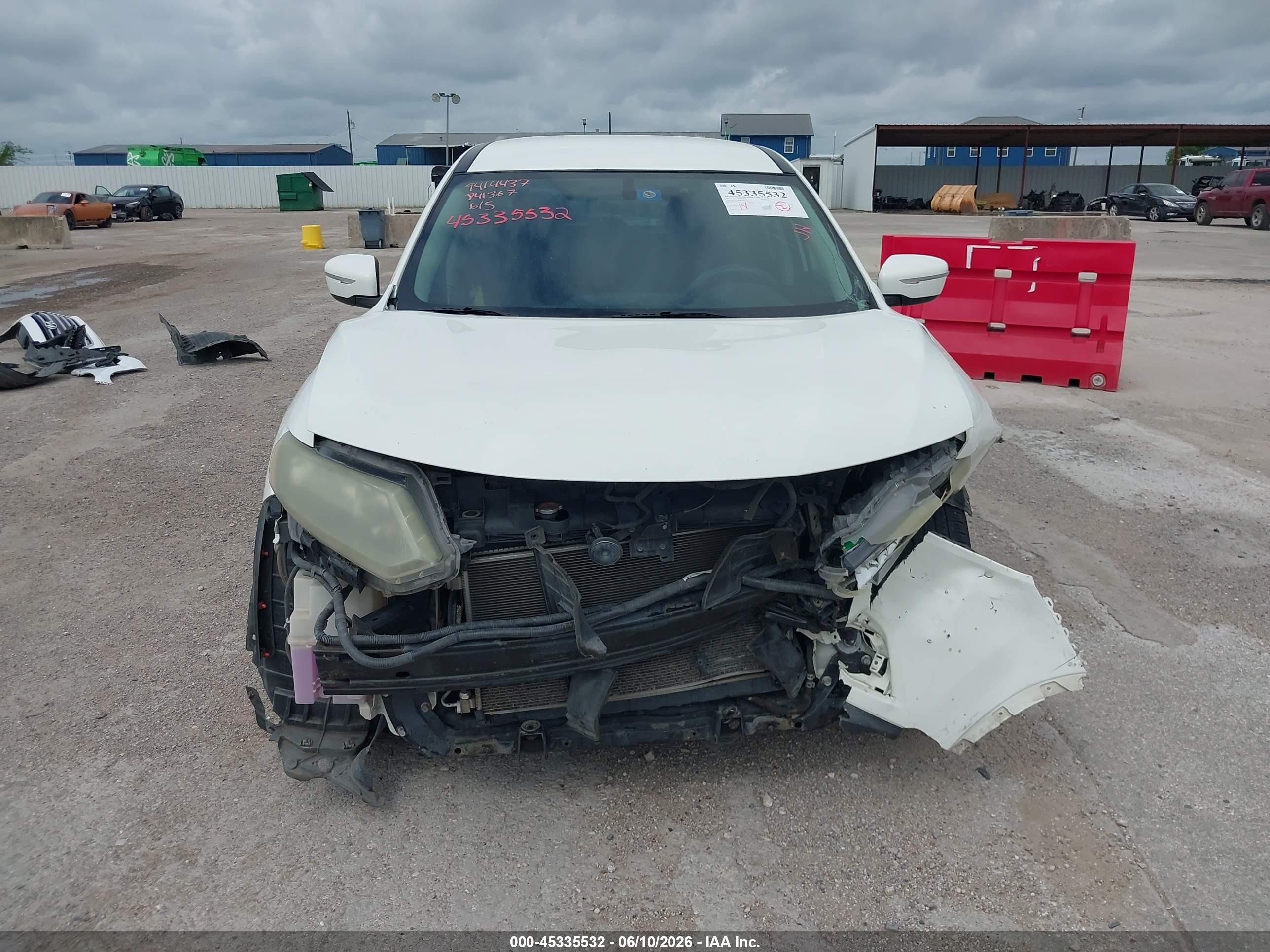 2015 Nissan Rogue S Белый vin: 5N1AT2MT8FC841367