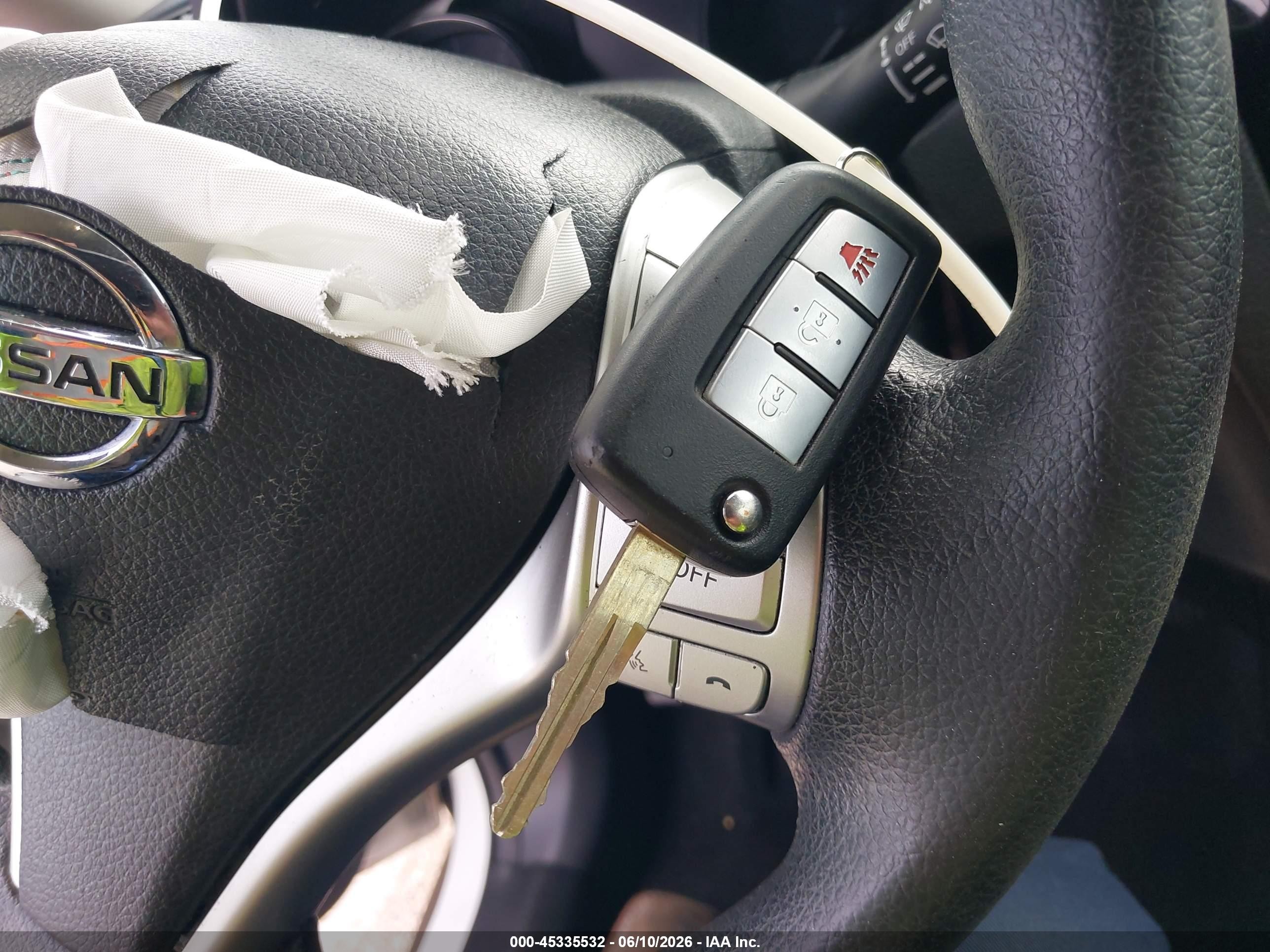 2015 Nissan Rogue S Белый vin: 5N1AT2MT8FC841367