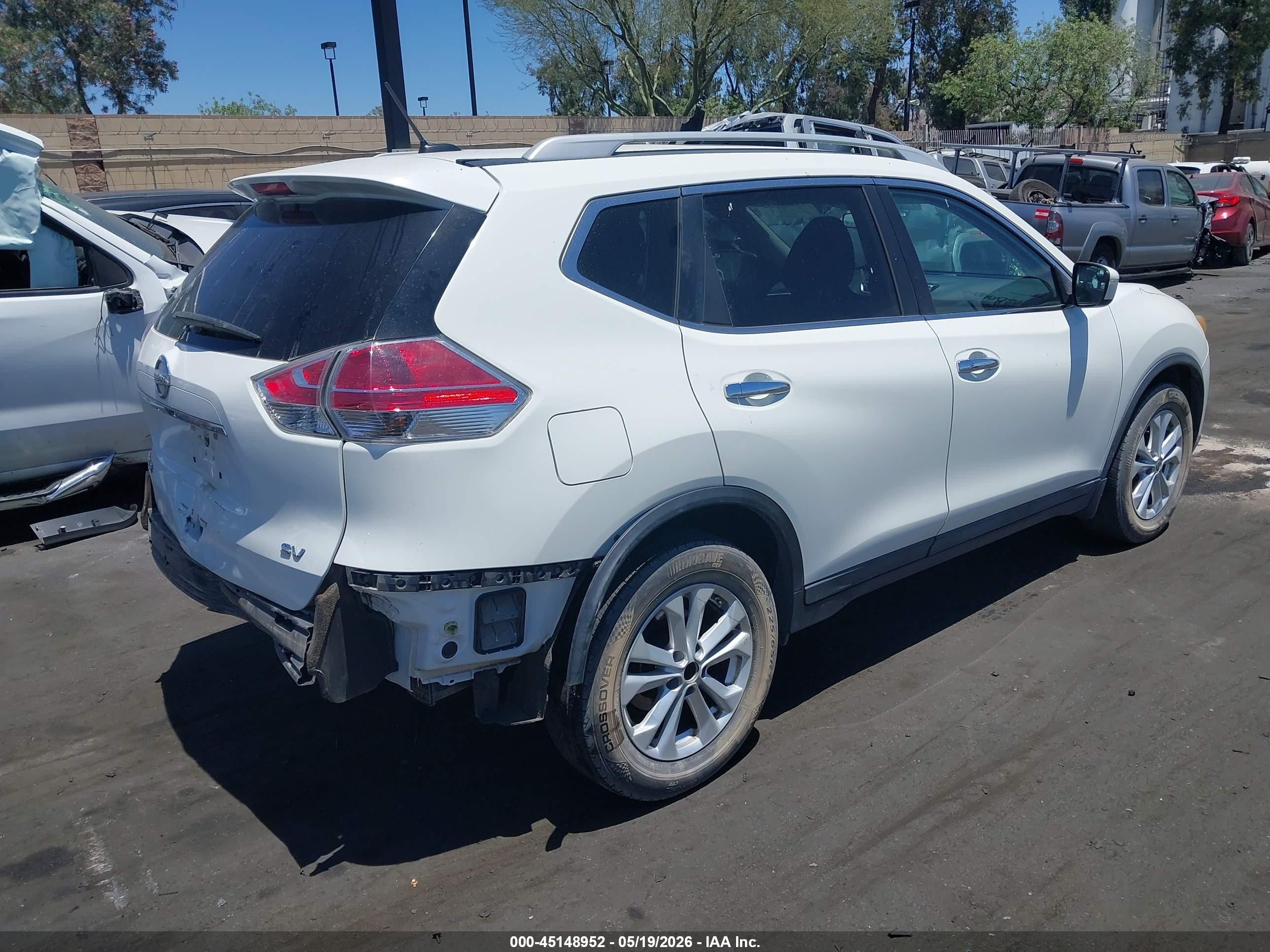 2015 Nissan Rogue Sv White vin: 5N1AT2MT8FC881058