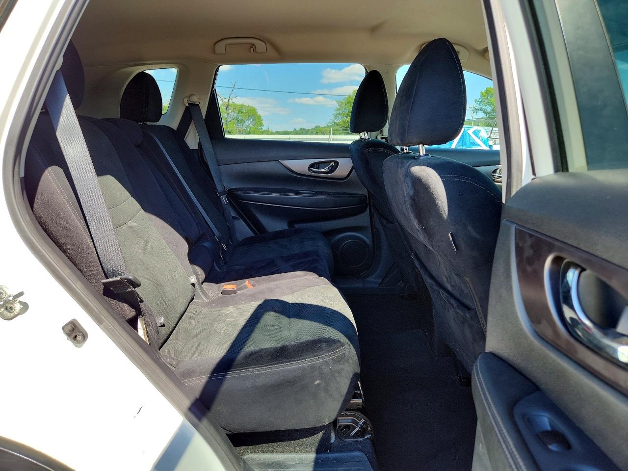 2015 Nissan Rogue Sv White vin: 5N1AT2MT8FC913376