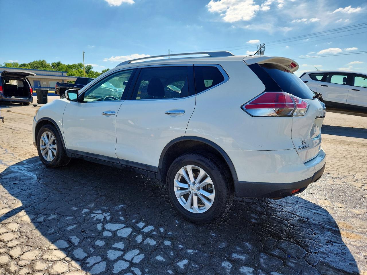 2015 Nissan Rogue Sv White vin: 5N1AT2MT8FC913376