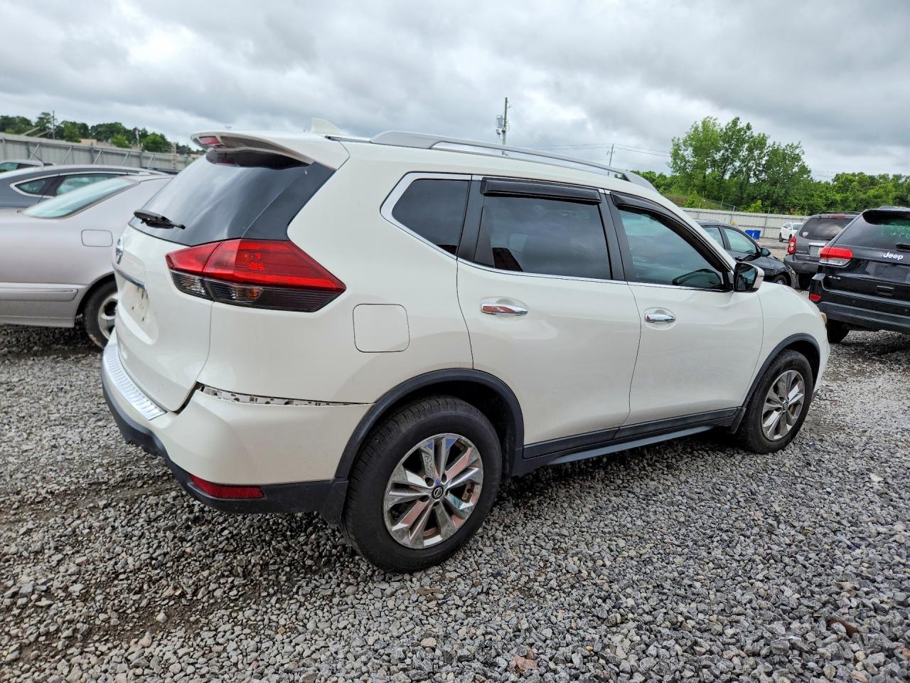 2018 Nissan Rogue S White vin: 5N1AT2MT8JC851891