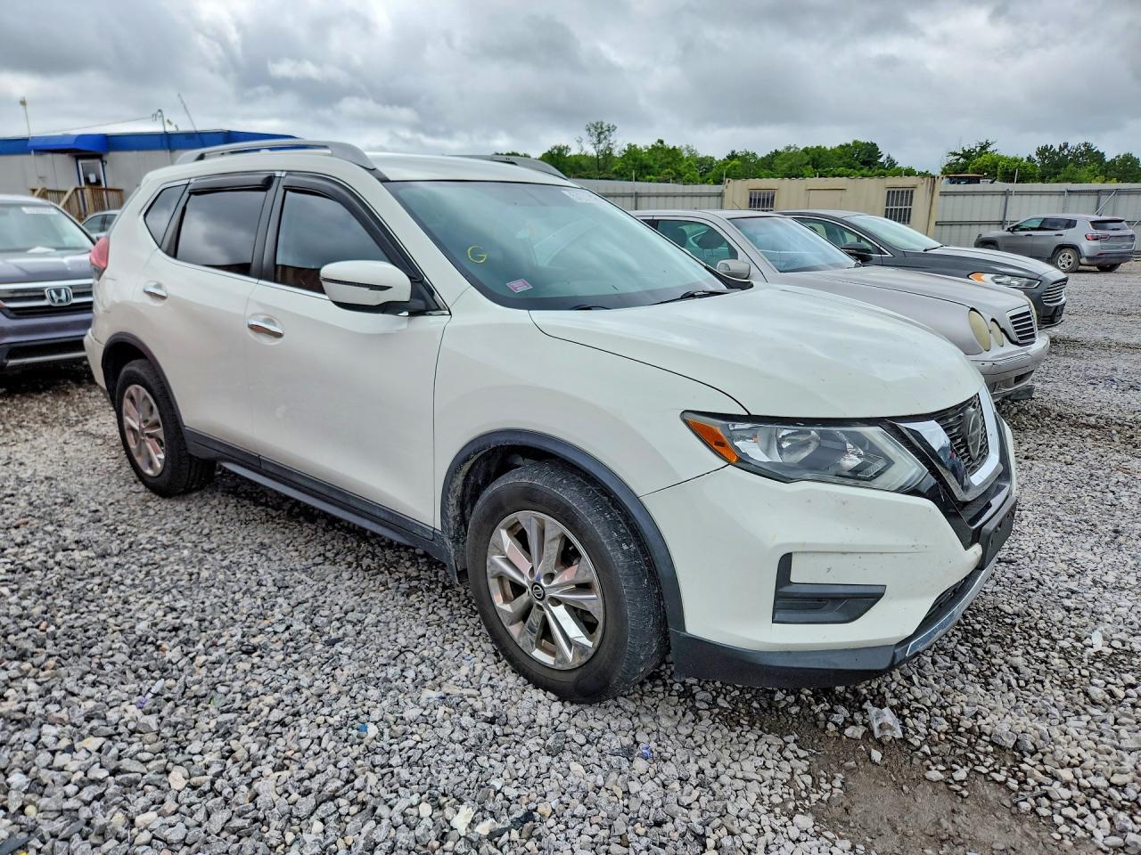 2018 Nissan Rogue S White vin: 5N1AT2MT8JC851891