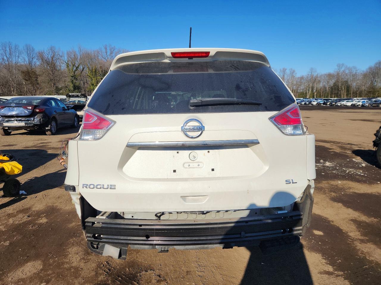 2015 Nissan Rogue S White vin: 5N1AT2MT9FC757056