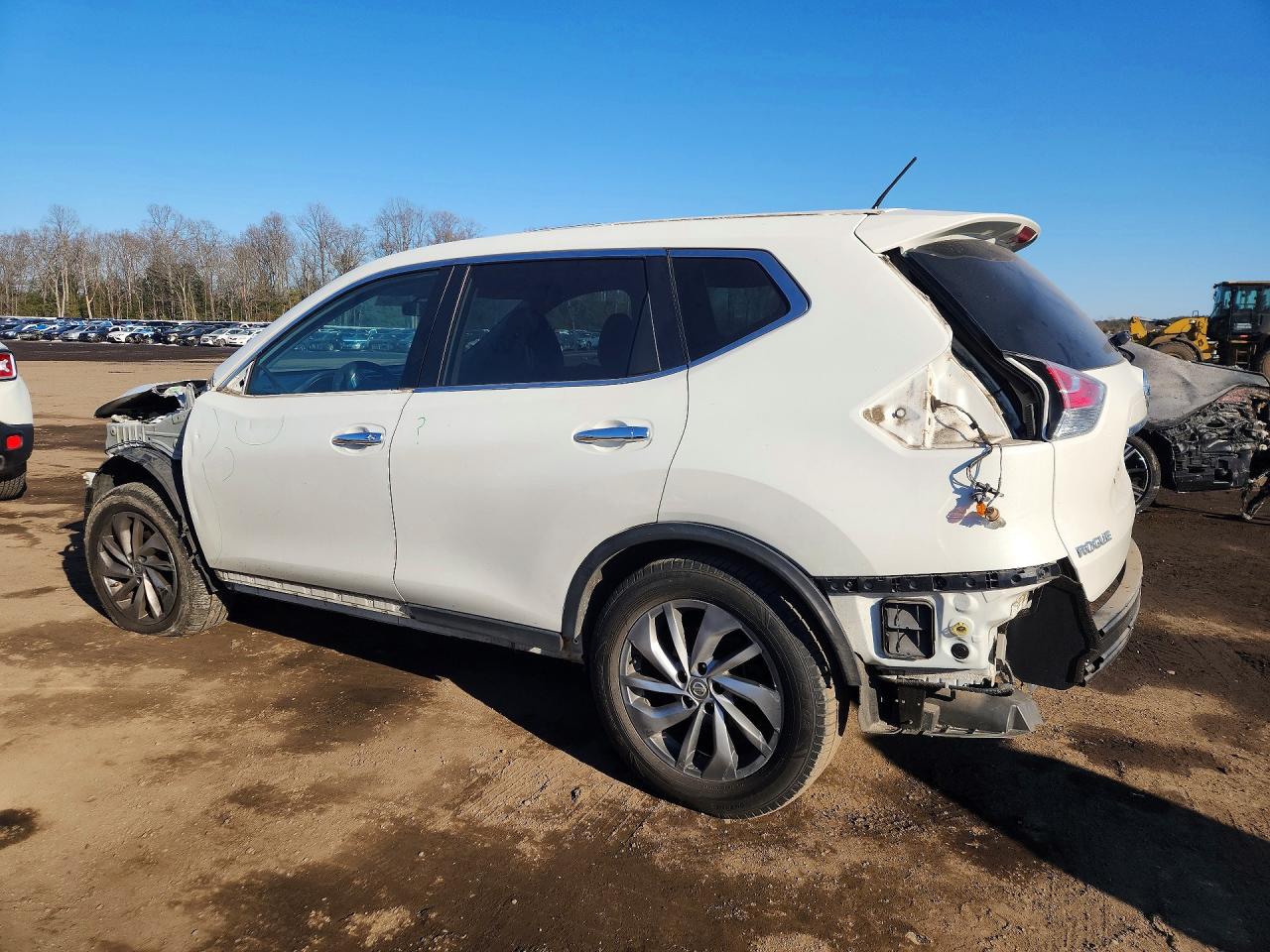 2015 Nissan Rogue S White vin: 5N1AT2MT9FC757056