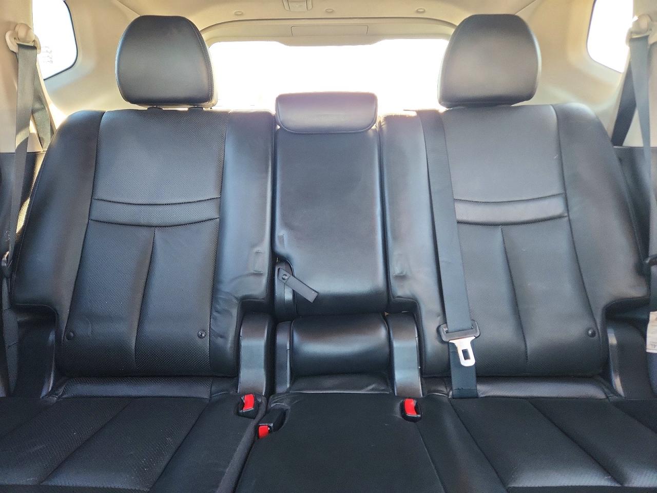 2015 Nissan Rogue S White vin: 5N1AT2MT9FC757056