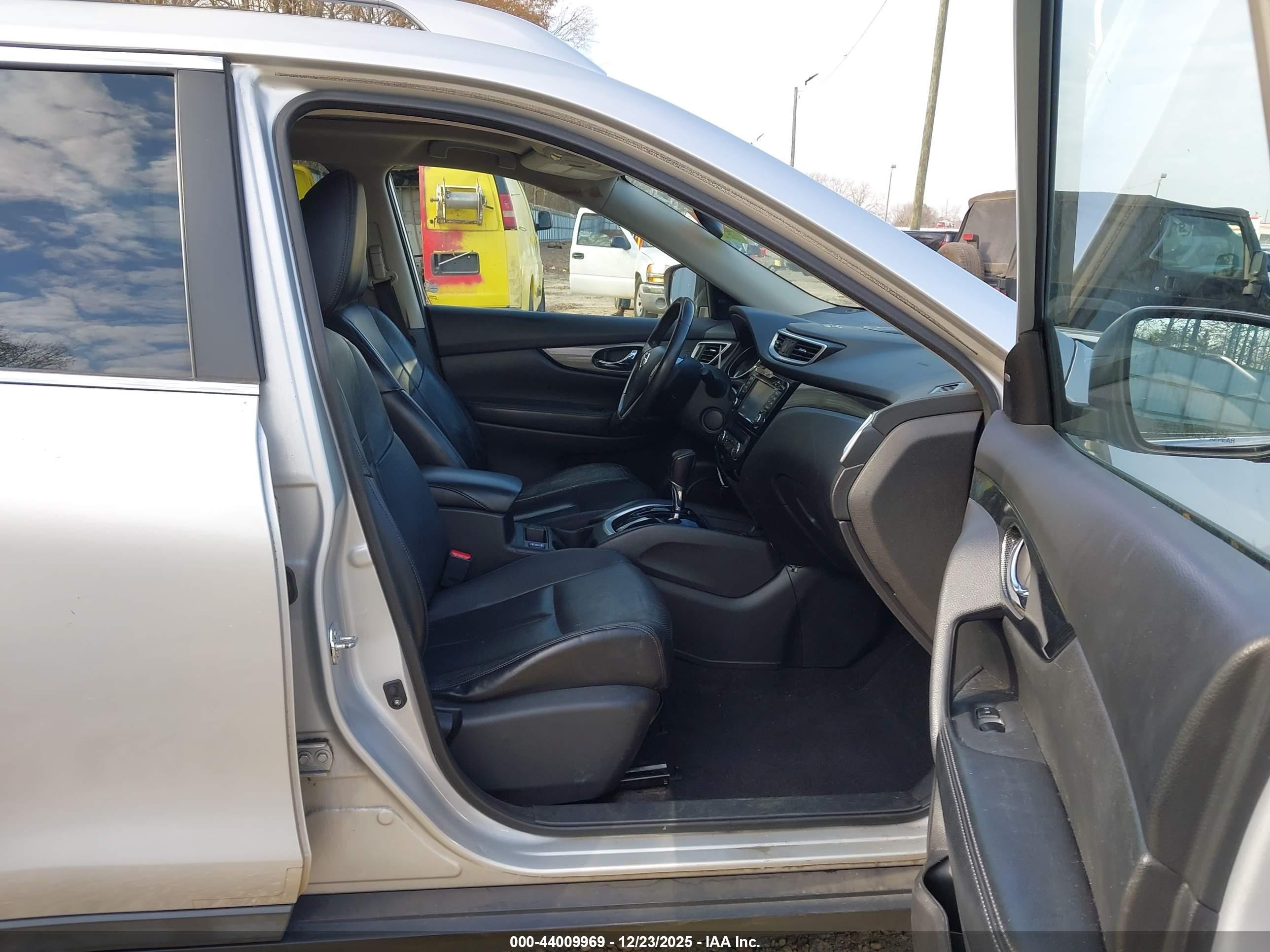2015 Nissan Rogue Sl Silver vin: 5N1AT2MT9FC769238