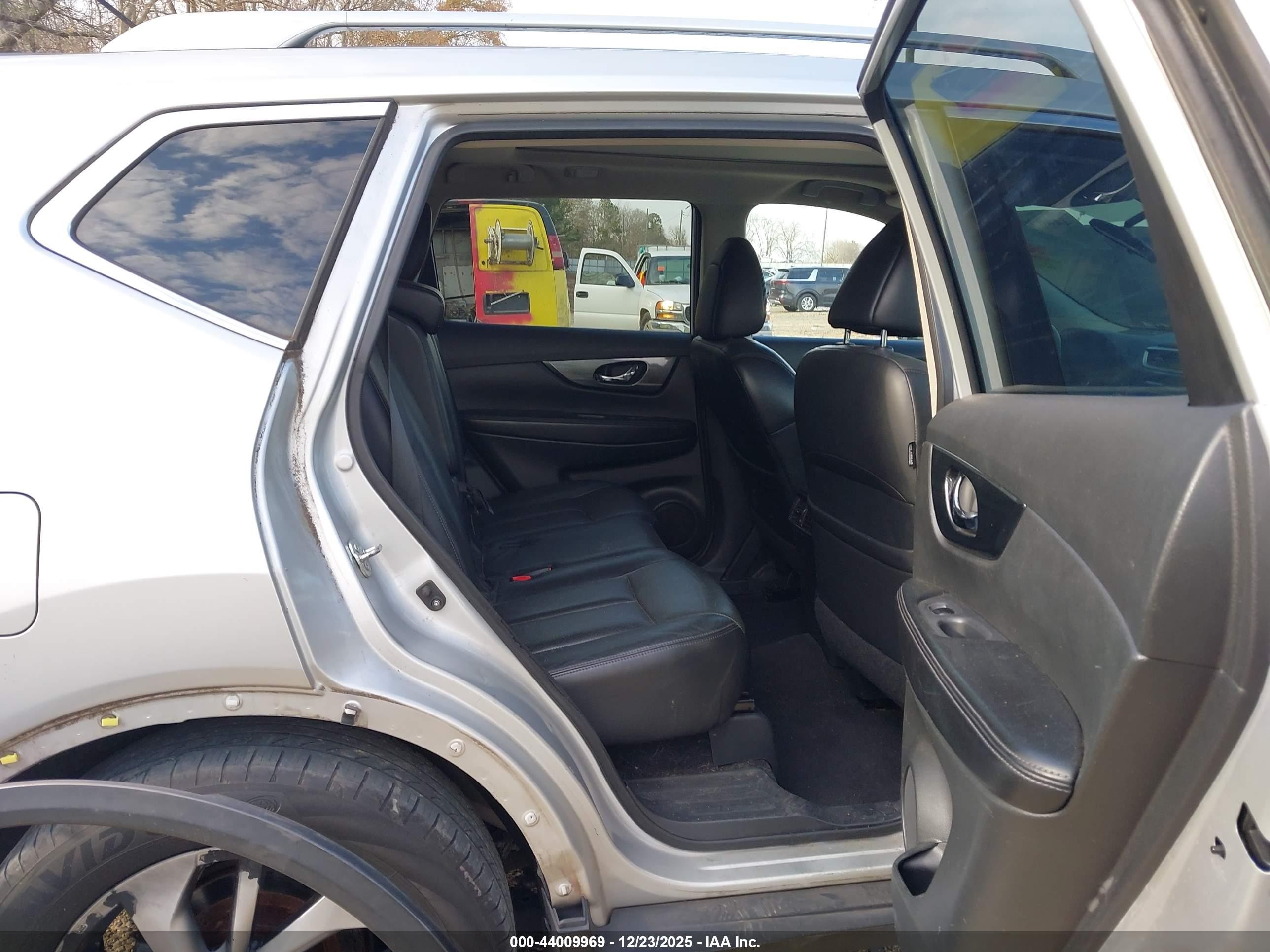 2015 Nissan Rogue Sl Silver vin: 5N1AT2MT9FC769238