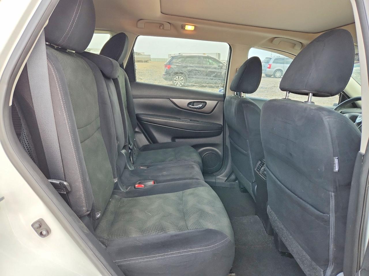 2015 Nissan Rogue Sv White vin: 5N1AT2MT9FC894353