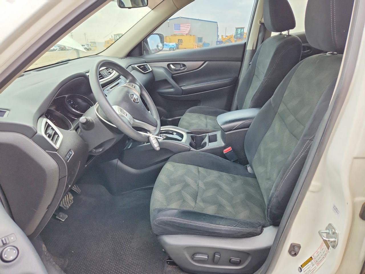 2015 Nissan Rogue Sv White vin: 5N1AT2MT9FC894353