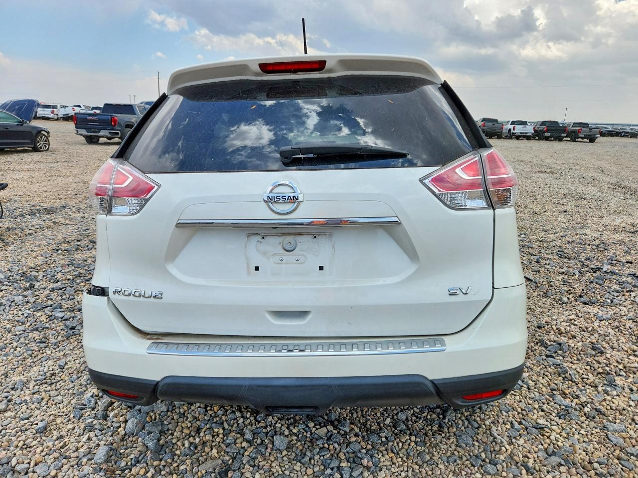 2015 Nissan Rogue Sv White vin: 5N1AT2MT9FC894353