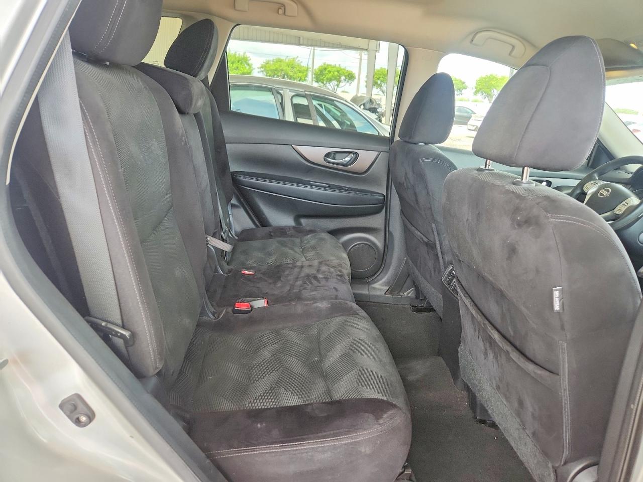 2014 Nissan Rogue S Серебряный vin: 5N1AT2MTXEC784605